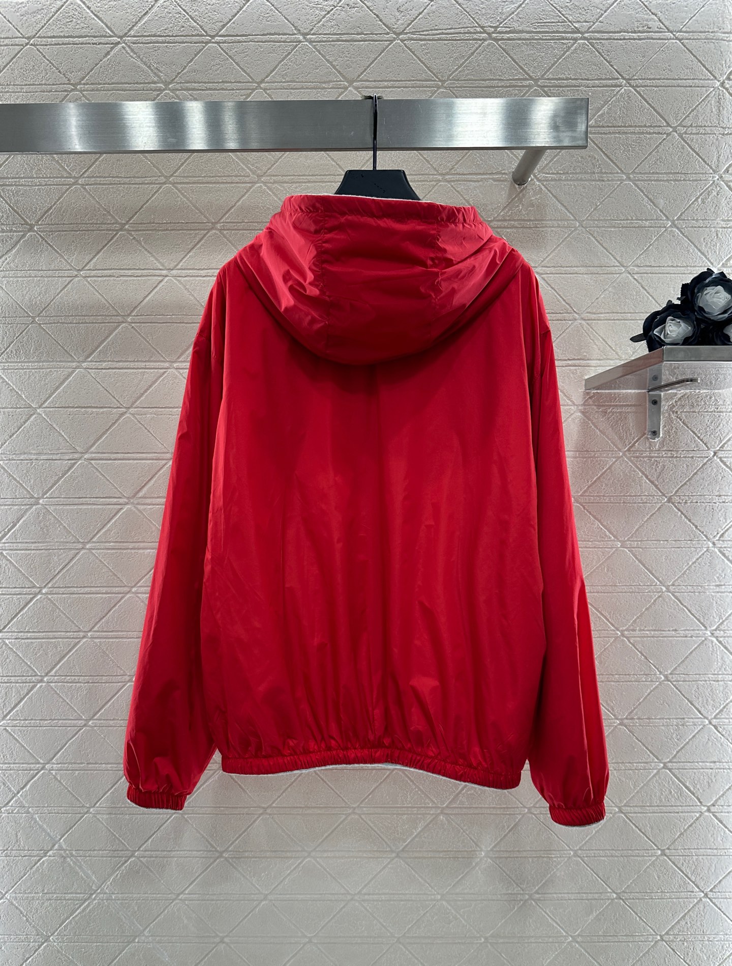 ♥Miumi*♥2025新品上架 两面穿连帽外套定制YB斜纹全棉➕环保再生尼龙材质，舒适透气，挺括有型。