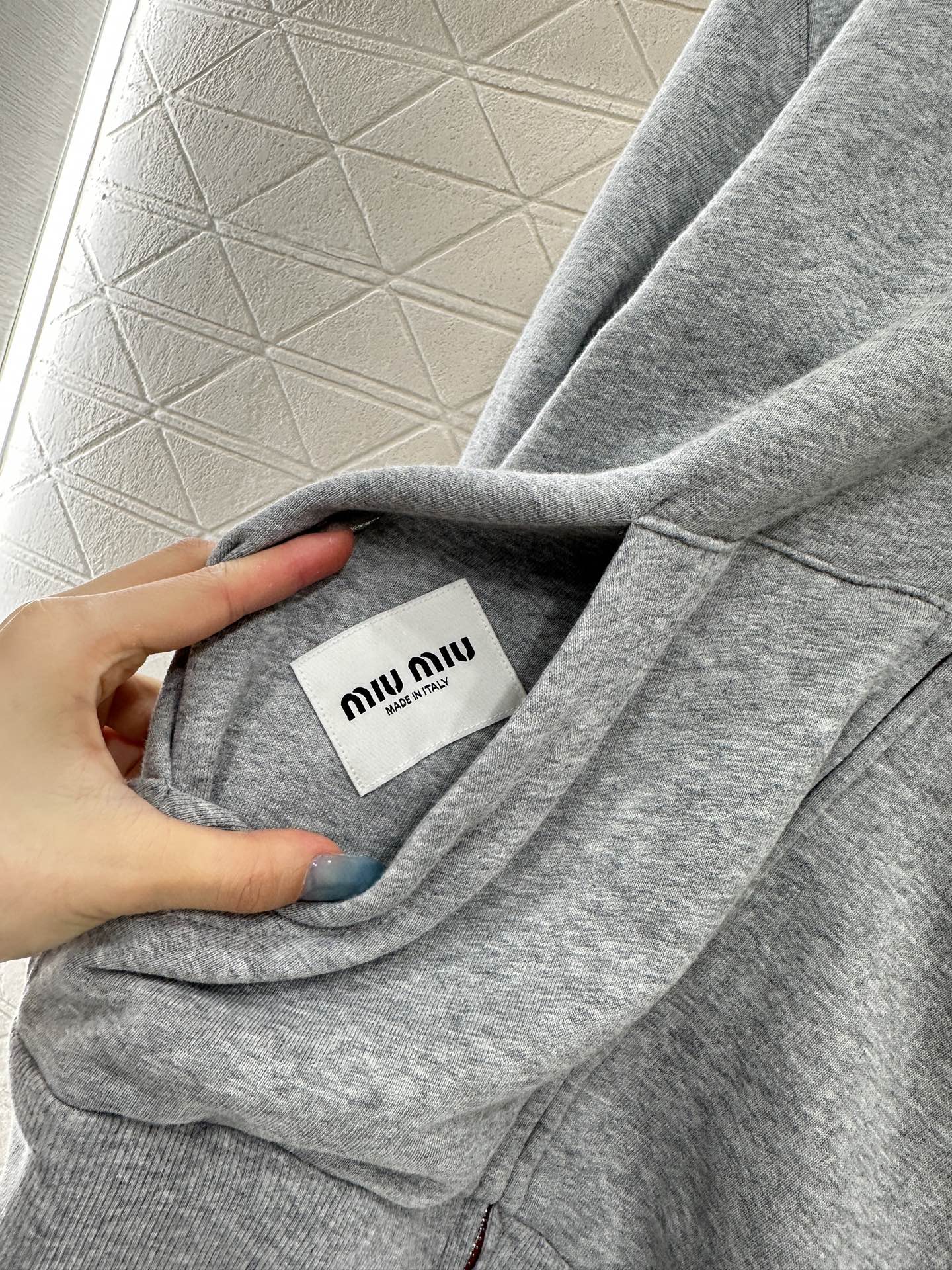 ♥Miumi*♥2025新品上架 两面穿连帽外套定制YB斜纹全棉➕环保再生尼龙材质，舒适透气，挺括有型。