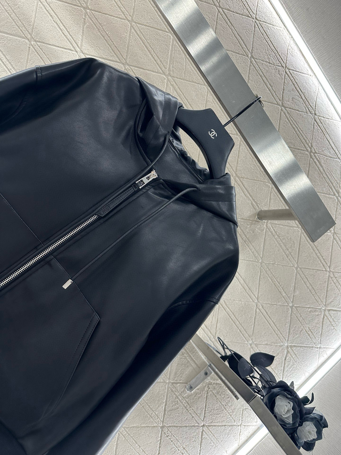 ♥Loew*♥2025新品上架 皮革连帽外套长裤套装定制YB进口皮革材质，光泽亮面，舒适柔软，连帽抽绳拉