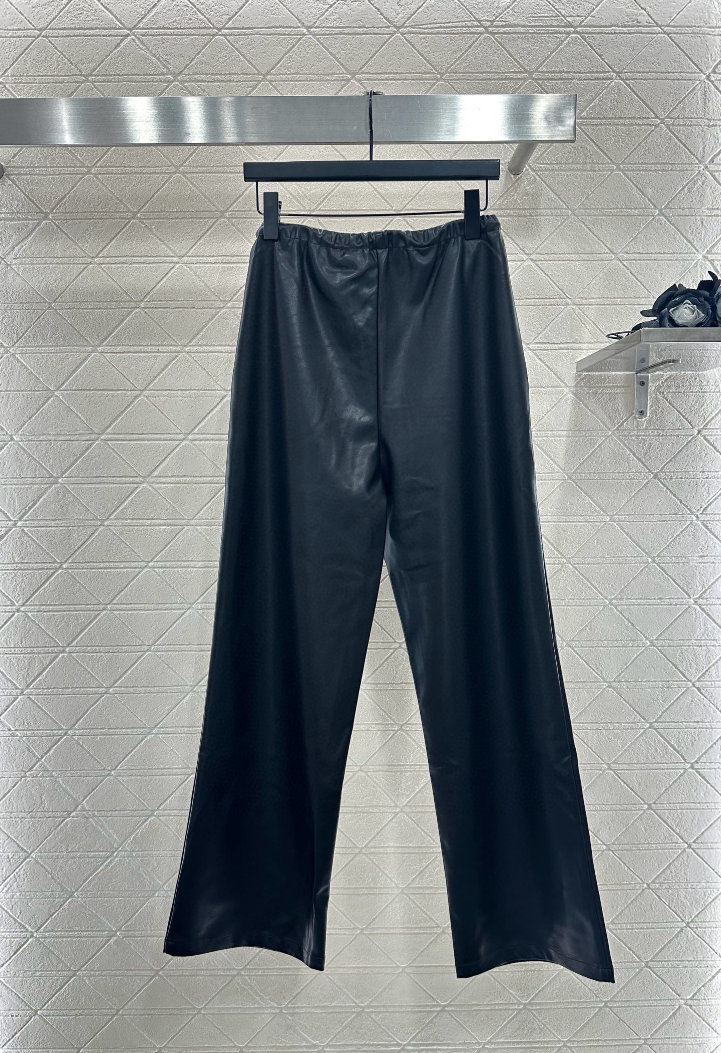 ♥Loew*♥2025新品上架 皮革连帽外套长裤套装定制YB进口皮革材质，光泽亮面，舒适柔软，连帽抽绳拉