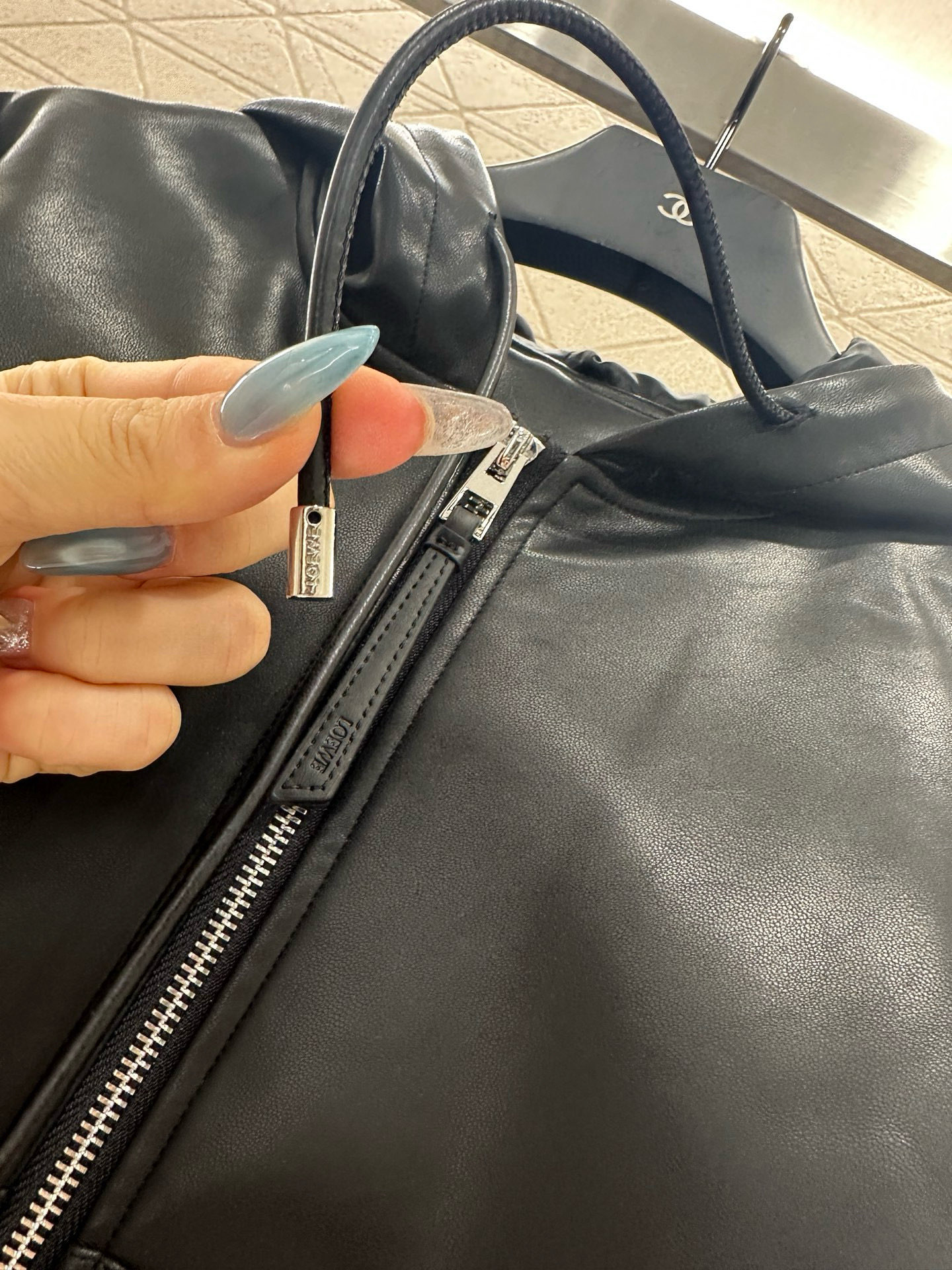 ♥Loew*♥2025新品上架 皮革连帽外套长裤套装定制YB进口皮革材质，光泽亮面，舒适柔软，连帽抽绳拉