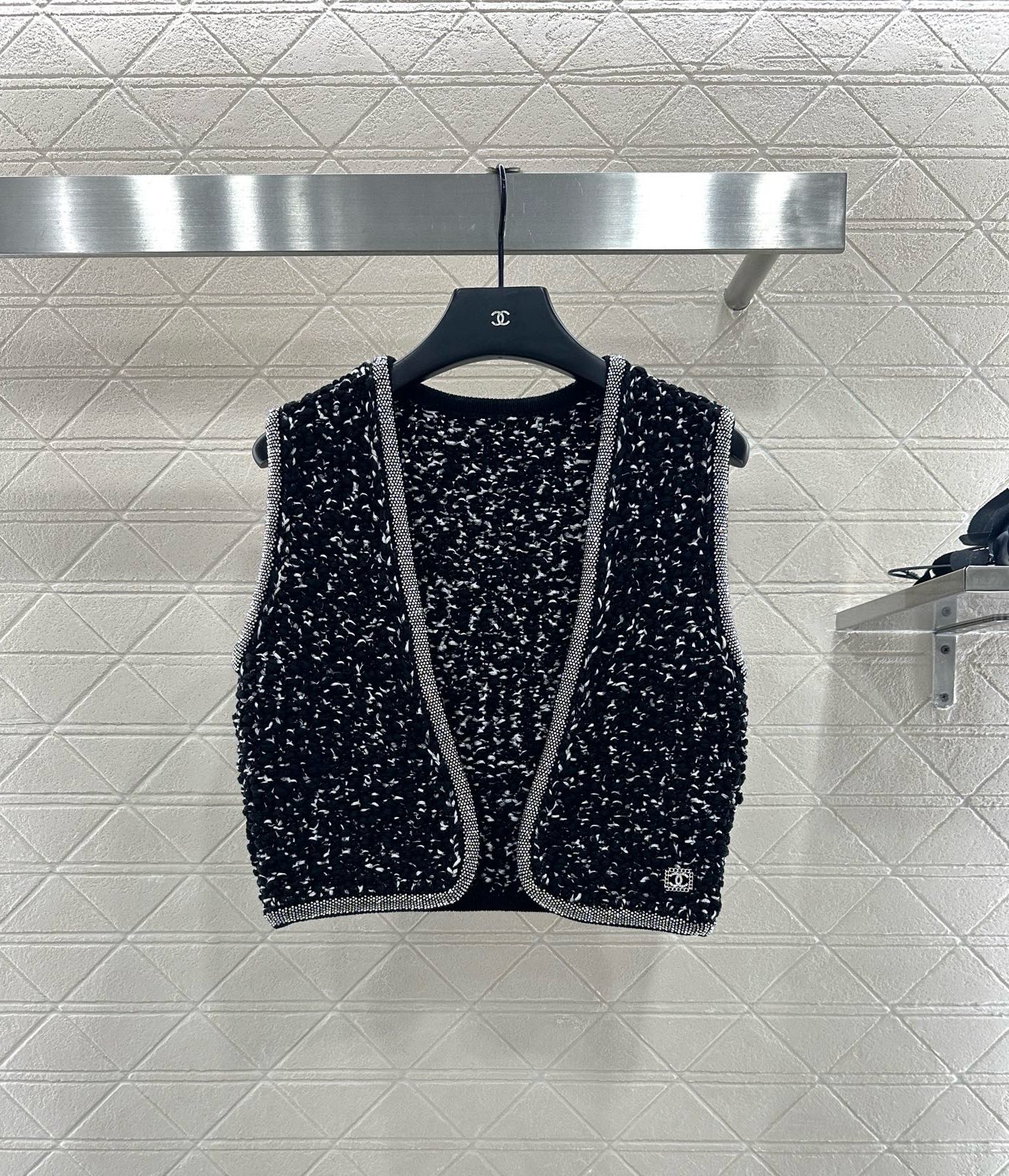 ♥Chane*♥2025新品上架 水钻捆边针织马甲半裙套装定制YB棉毛纱线织造，穿搭舒适，柔软细腻。圆领