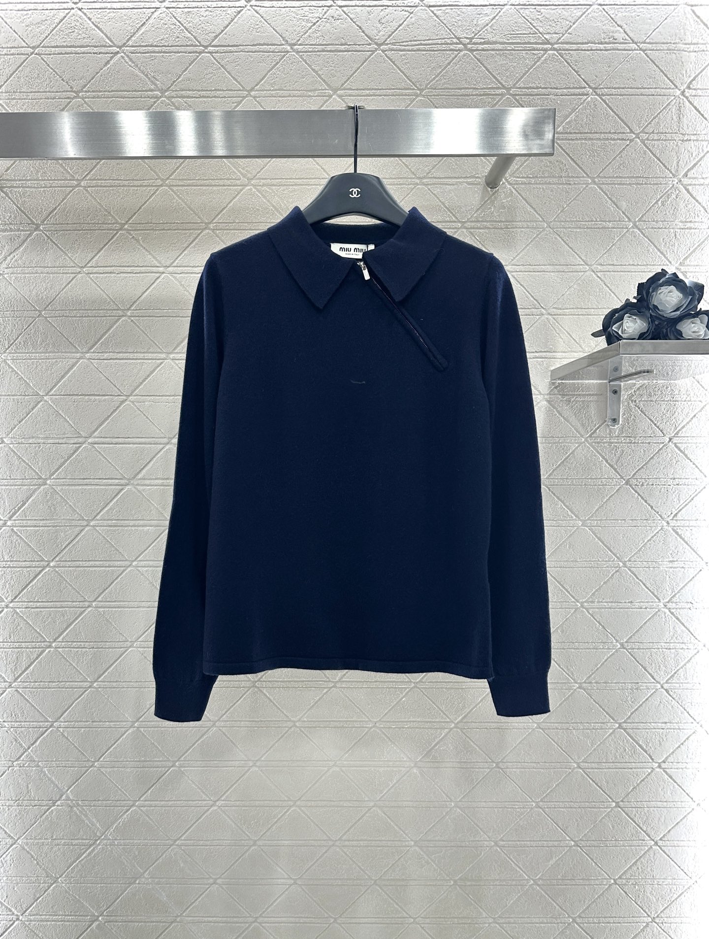 ♥Miumi*♥2025新品上架 翻领斜开襟针织长袖定制YB羊毛纱线织造，细腻柔软，弹力十足，精致翻领长