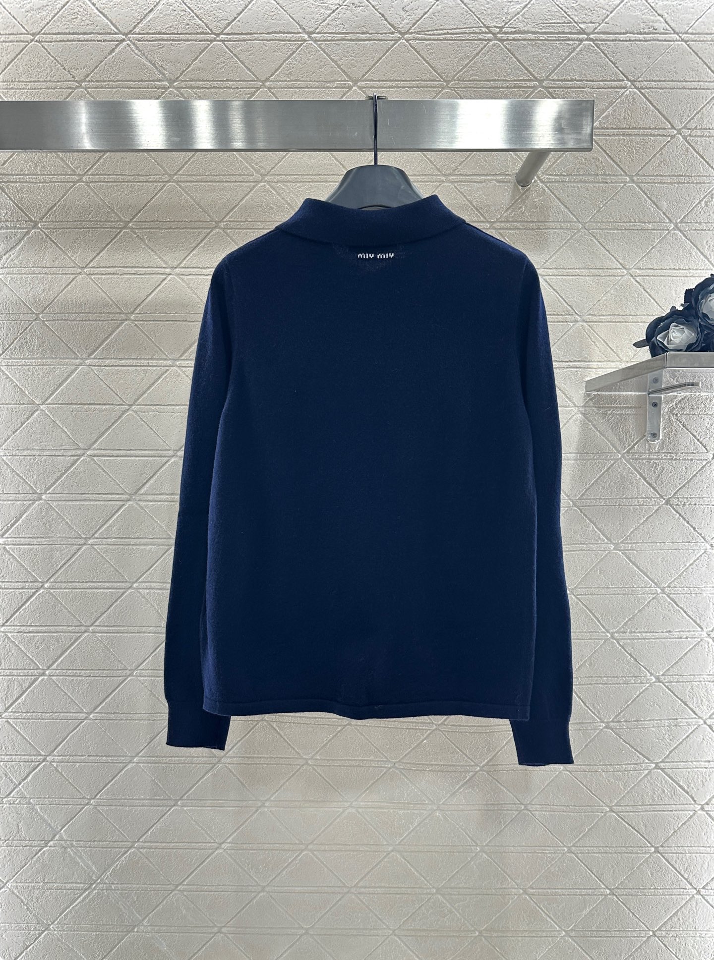 ♥Miumi*♥2025新品上架 翻领斜开襟针织长袖定制YB羊毛纱线织造，细腻柔软，弹力十足，精致翻领长