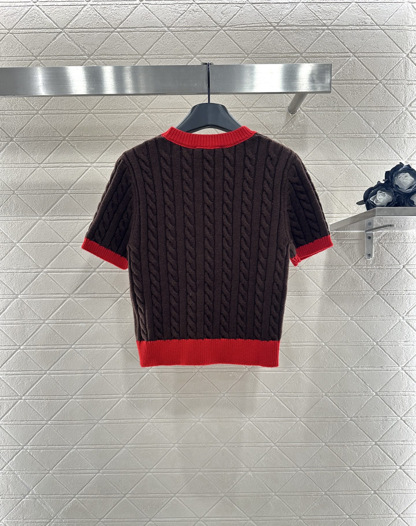 ♥Miumi*♥2025新品上架 撞色麻花字母针织短袖定制YB羊毛纱线织造，质感高级，舒适柔软，圆领针织