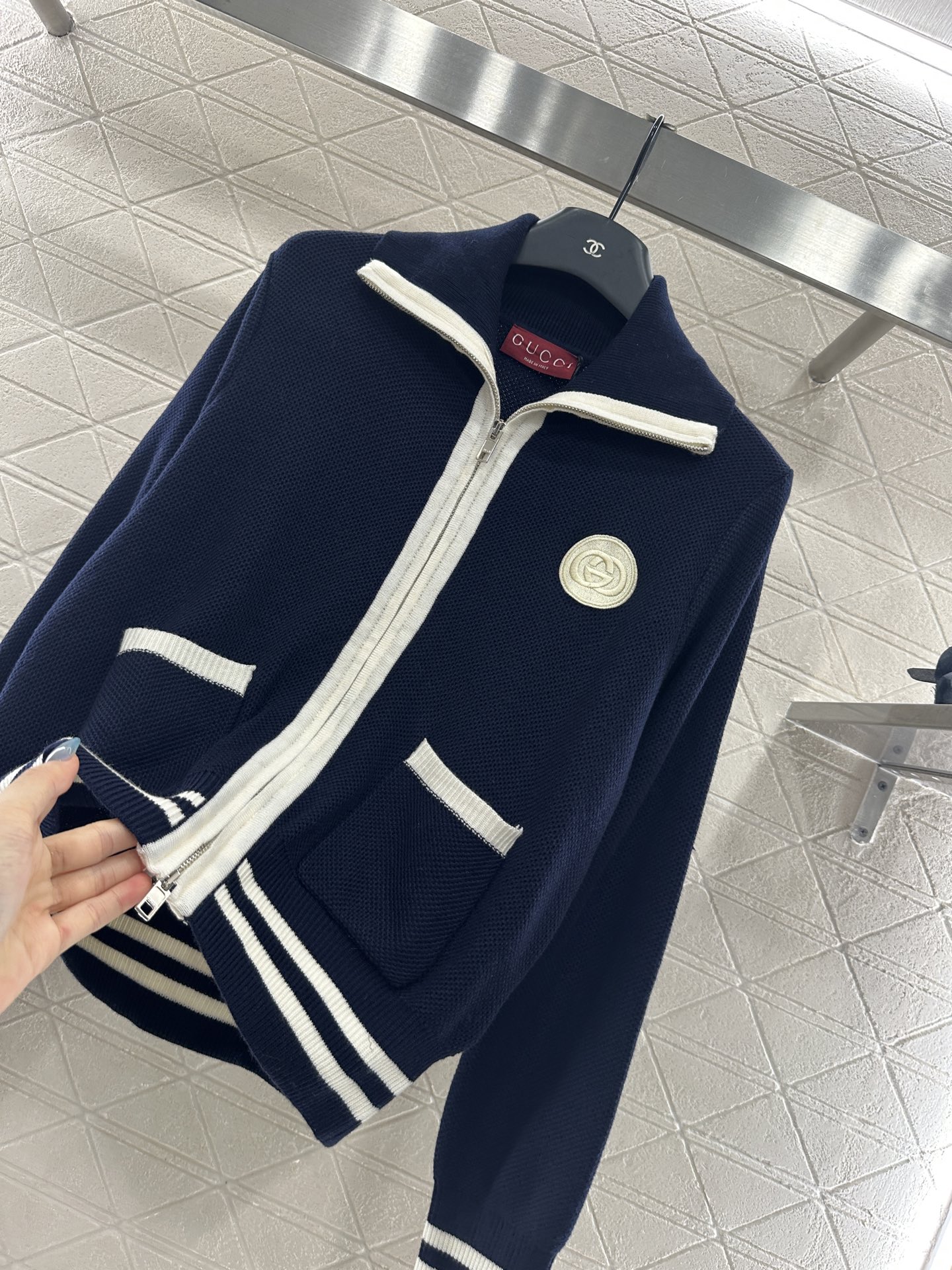 ♥Gucc*♥2025新品上架 拉链针织开衫定制YB羊毛纱线织造，质感光泽，柔软亲肤，常规翻领高领两穿拉