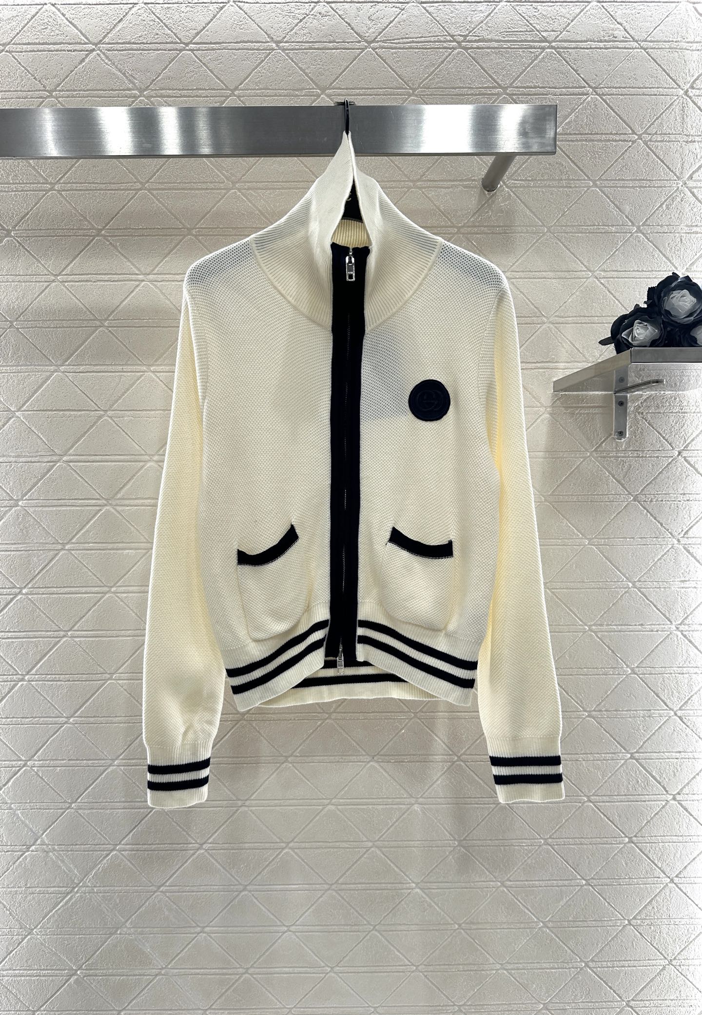 ♥Gucc*♥2025新品上架 拉链针织开衫定制YB羊毛纱线织造，质感光泽，柔软亲肤，常规翻领高领两穿拉