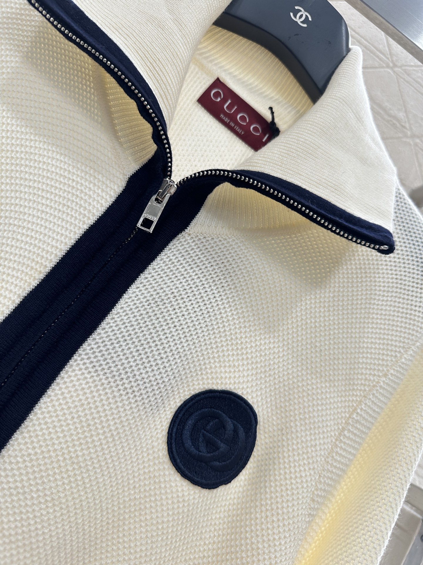 ♥Gucc*♥2025新品上架 拉链针织开衫定制YB羊毛纱线织造，质感光泽，柔软亲肤，常规翻领高领两穿拉