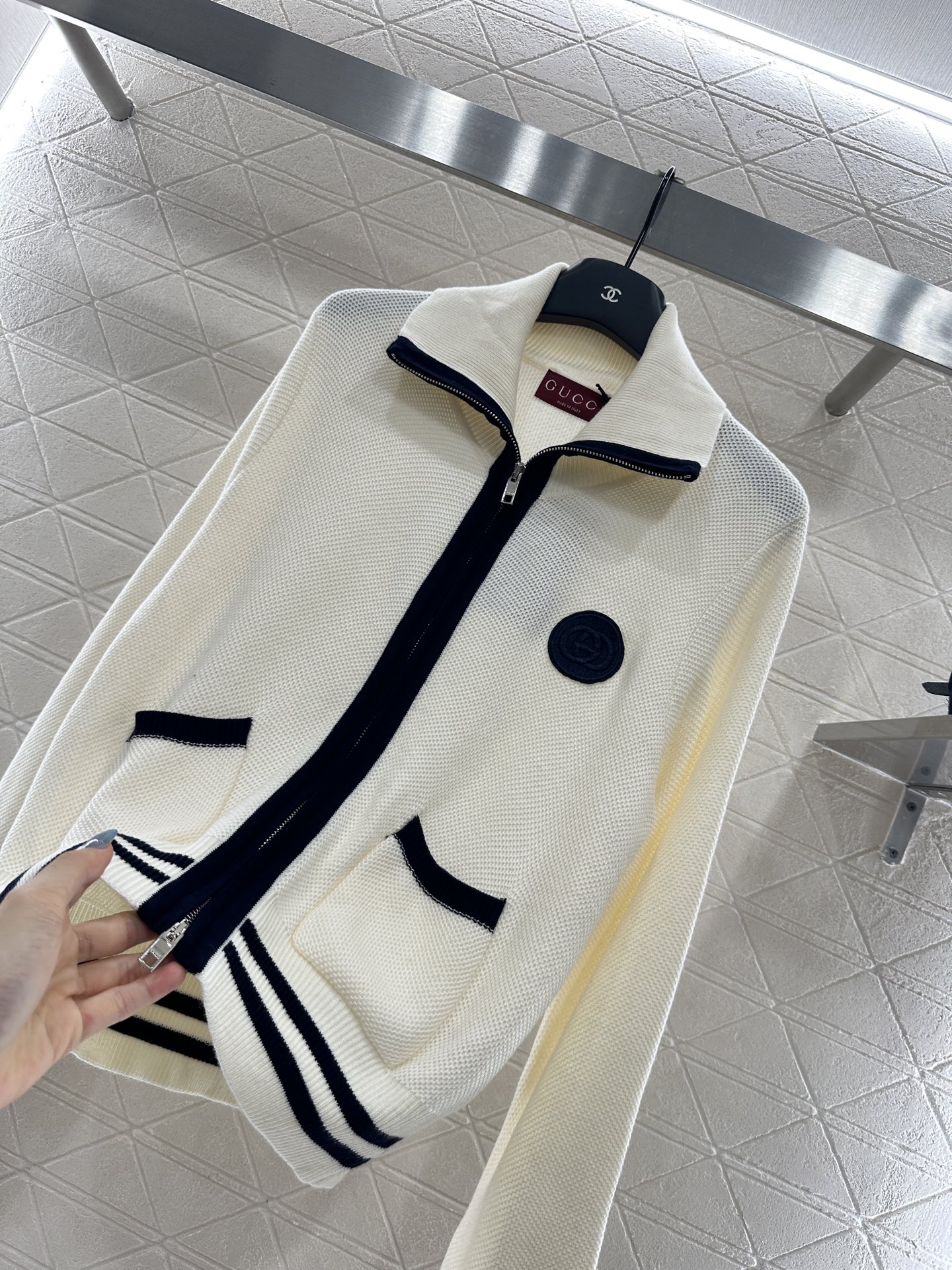 ♥Gucc*♥2025新品上架 拉链针织开衫定制YB羊毛纱线织造，质感光泽，柔软亲肤，常规翻领高领两穿拉