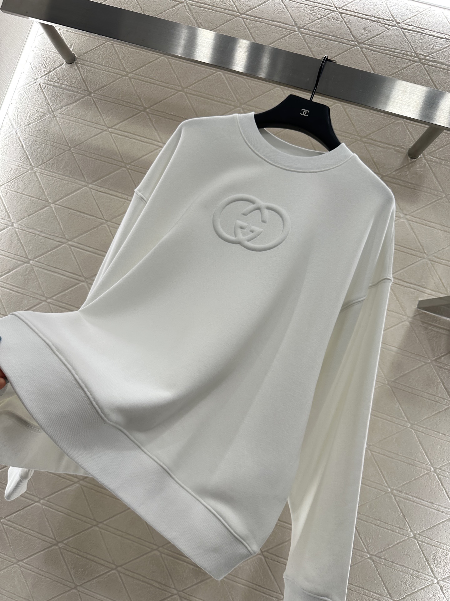 ♥Gucc*♥2025新品上架 圆领立体徽标卫衣定制YB原生全棉材质，内里磨绒处理，保暖亲肤，久洗不易变