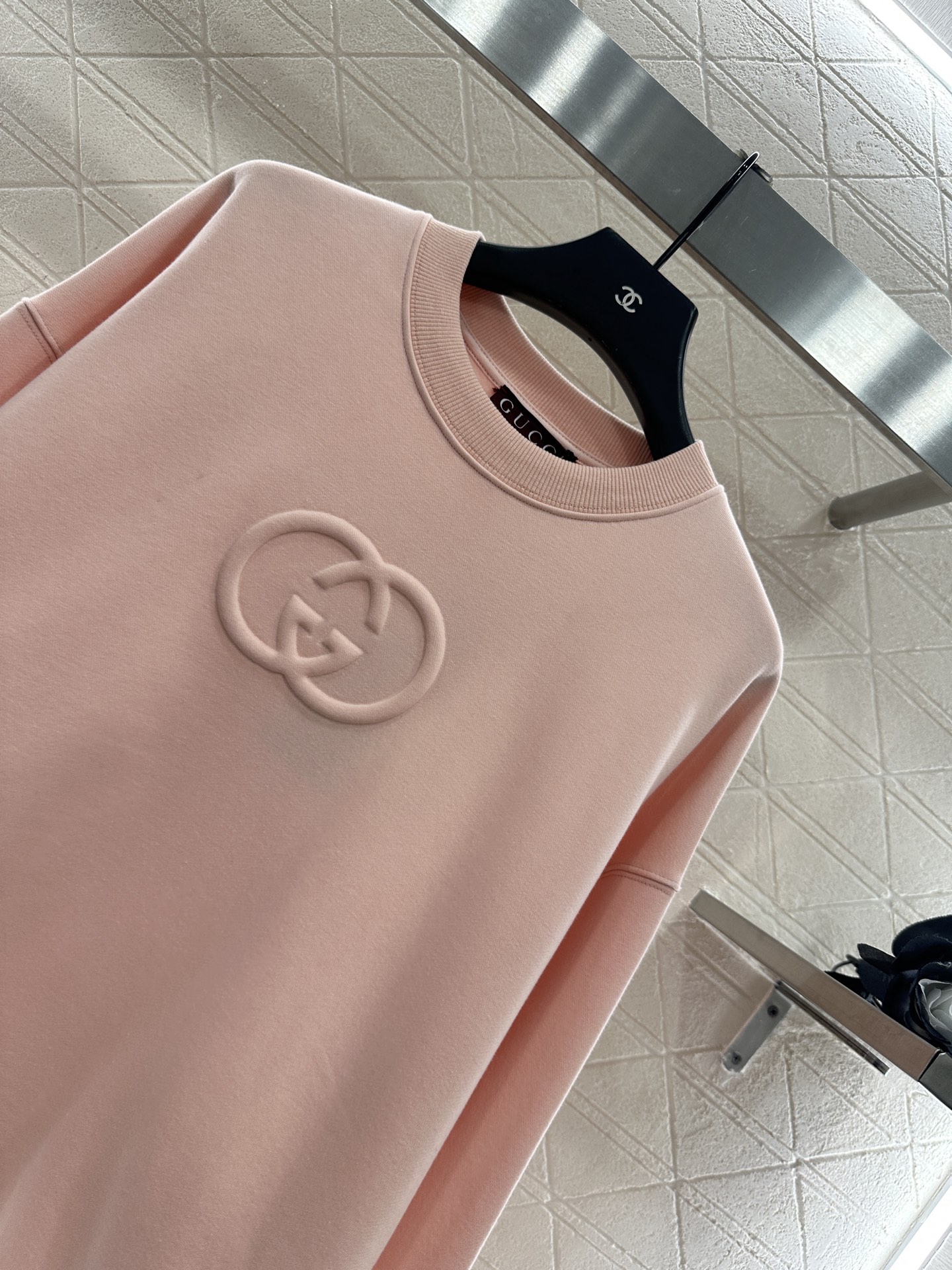 ♥Gucc*♥2025新品上架 圆领立体徽标卫衣定制YB原生全棉材质，内里磨绒处理，保暖亲肤，久洗不易变