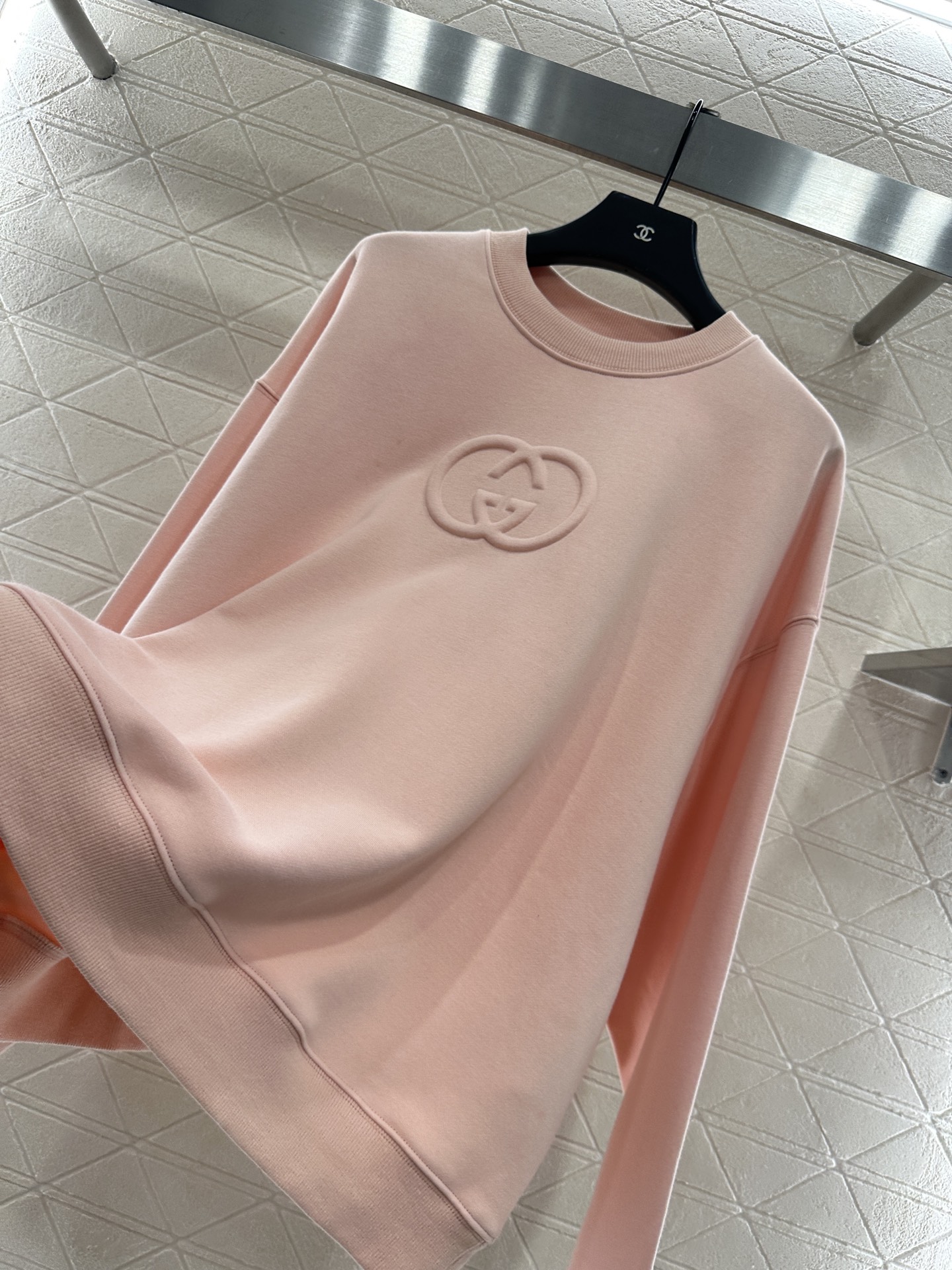 ♥Gucc*♥2025新品上架 圆领立体徽标卫衣定制YB原生全棉材质，内里磨绒处理，保暖亲肤，久洗不易变