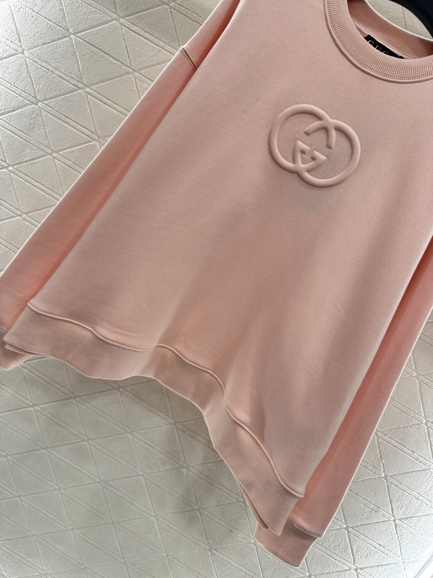 ♥Gucc*♥2025新品上架 圆领立体徽标卫衣定制YB原生全棉材质，内里磨绒处理，保暖亲肤，久洗不易变