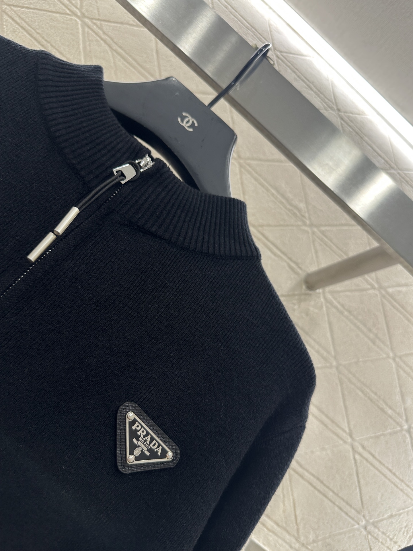 ♥Prad*♥2025新品上架 拉链针织外套定制YB羊绒羊毛纱线织造，质感高级，舒适柔软，拉链针织外套剪