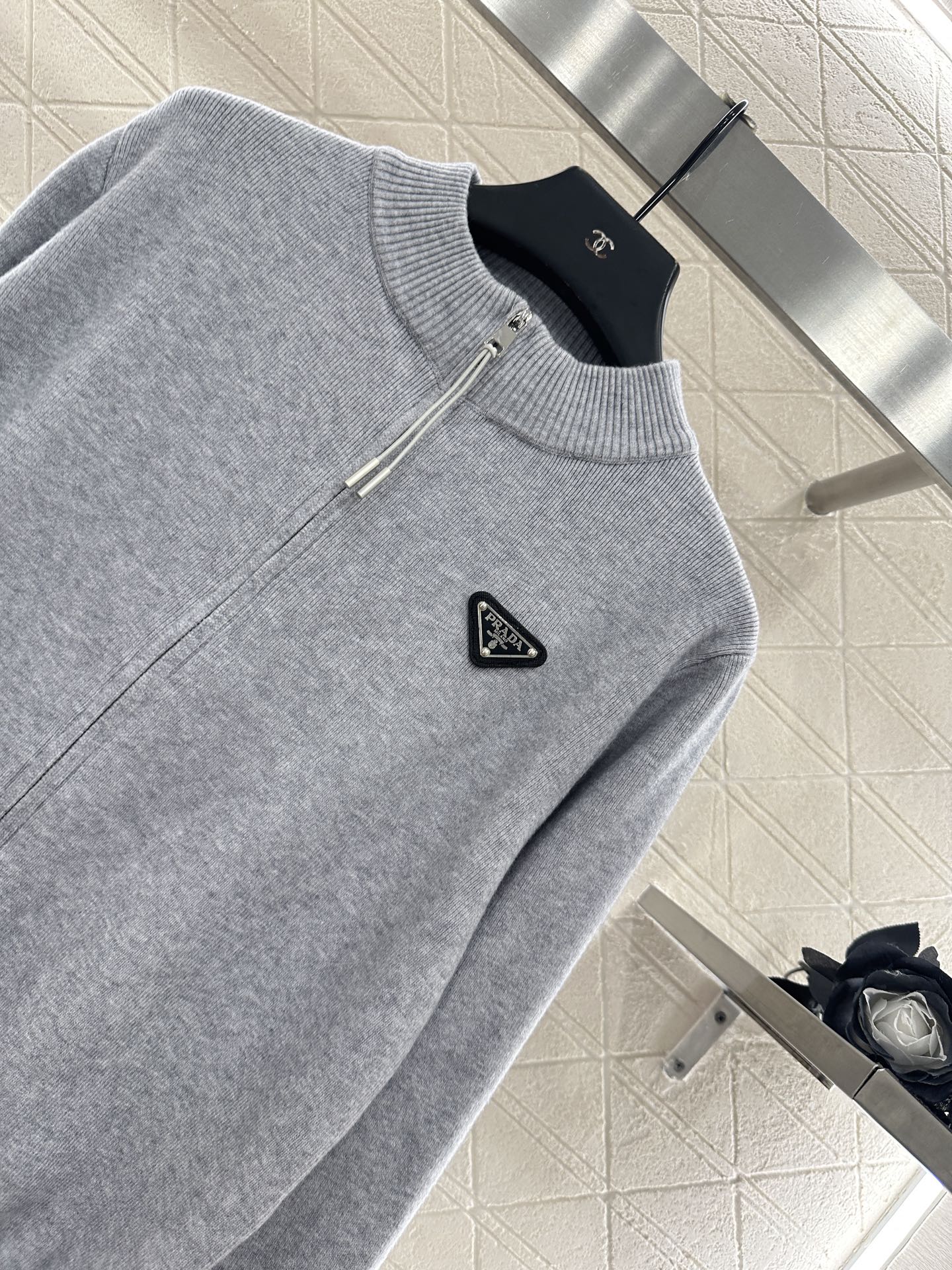 ♥Prad*♥2025新品上架 拉链针织外套定制YB羊绒羊毛纱线织造，质感高级，舒适柔软，拉链针织外套剪