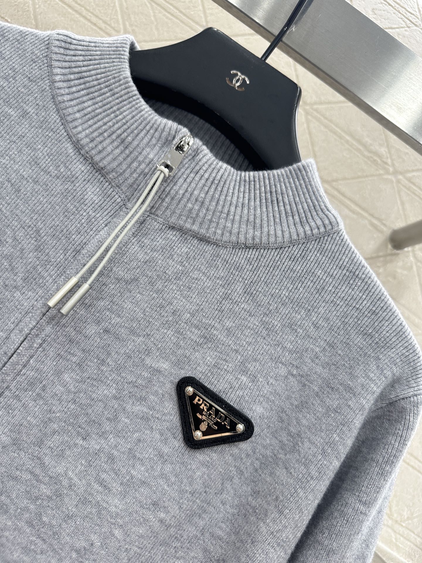 ♥Prad*♥2025新品上架 拉链针织外套定制YB羊绒羊毛纱线织造，质感高级，舒适柔软，拉链针织外套剪