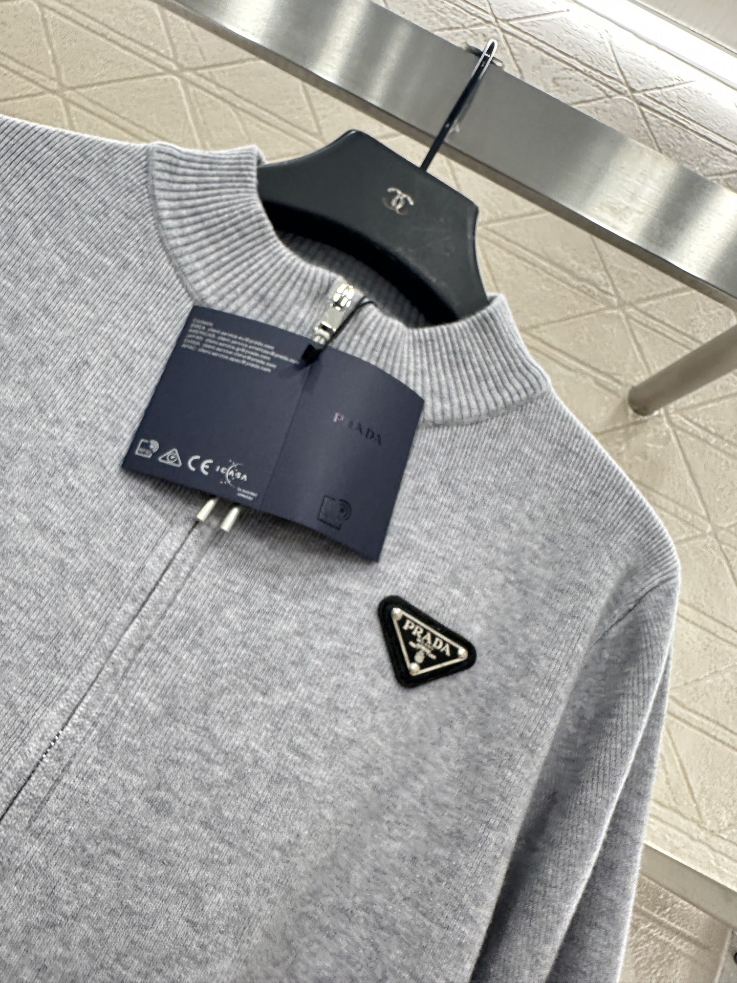 ♥Prad*♥2025新品上架 拉链针织外套定制YB羊绒羊毛纱线织造，质感高级，舒适柔软，拉链针织外套剪