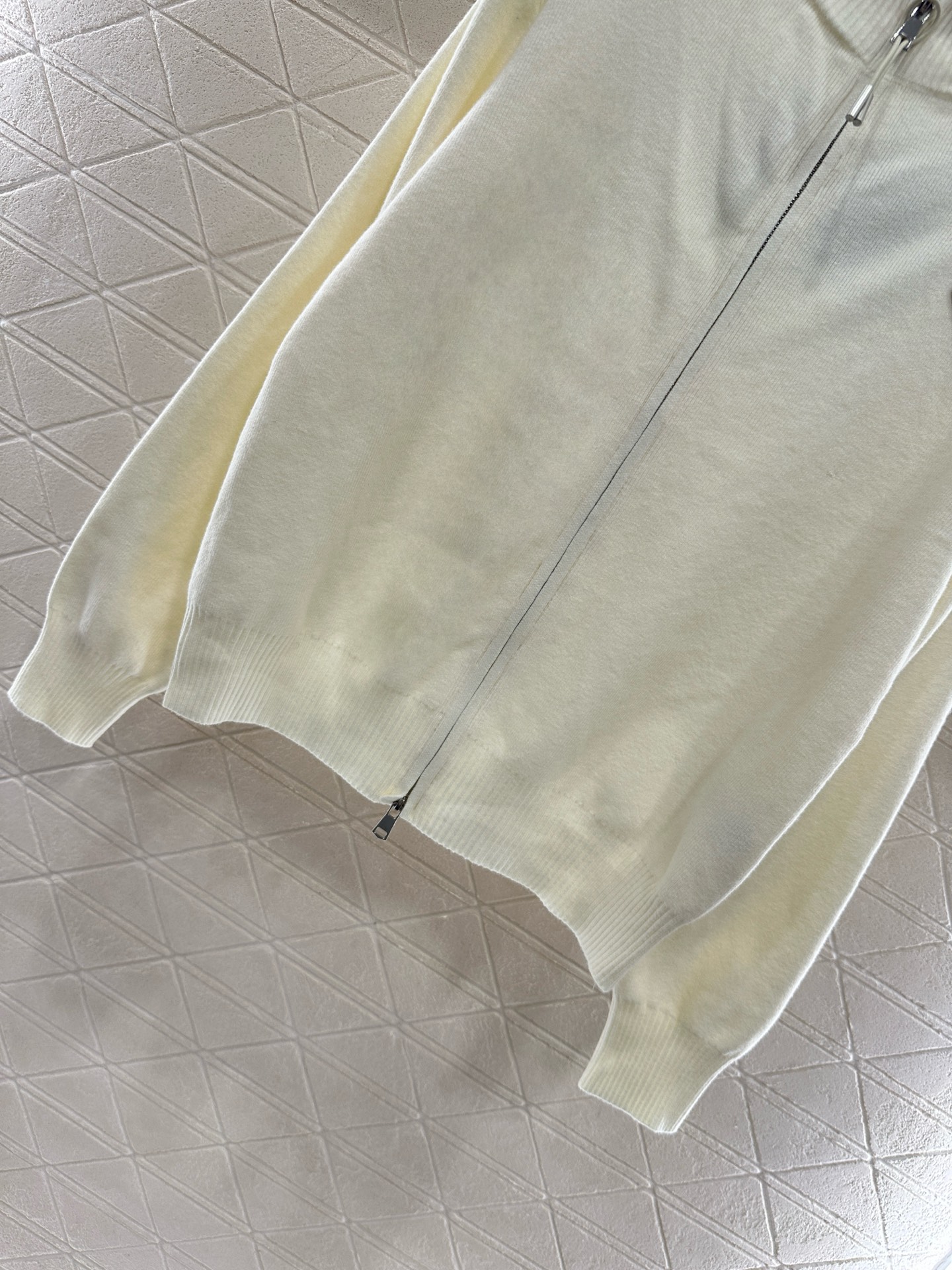 ♥Prad*♥2025新品上架 拉链针织外套定制YB羊绒羊毛纱线织造，质感高级，舒适柔软，拉链针织外套剪