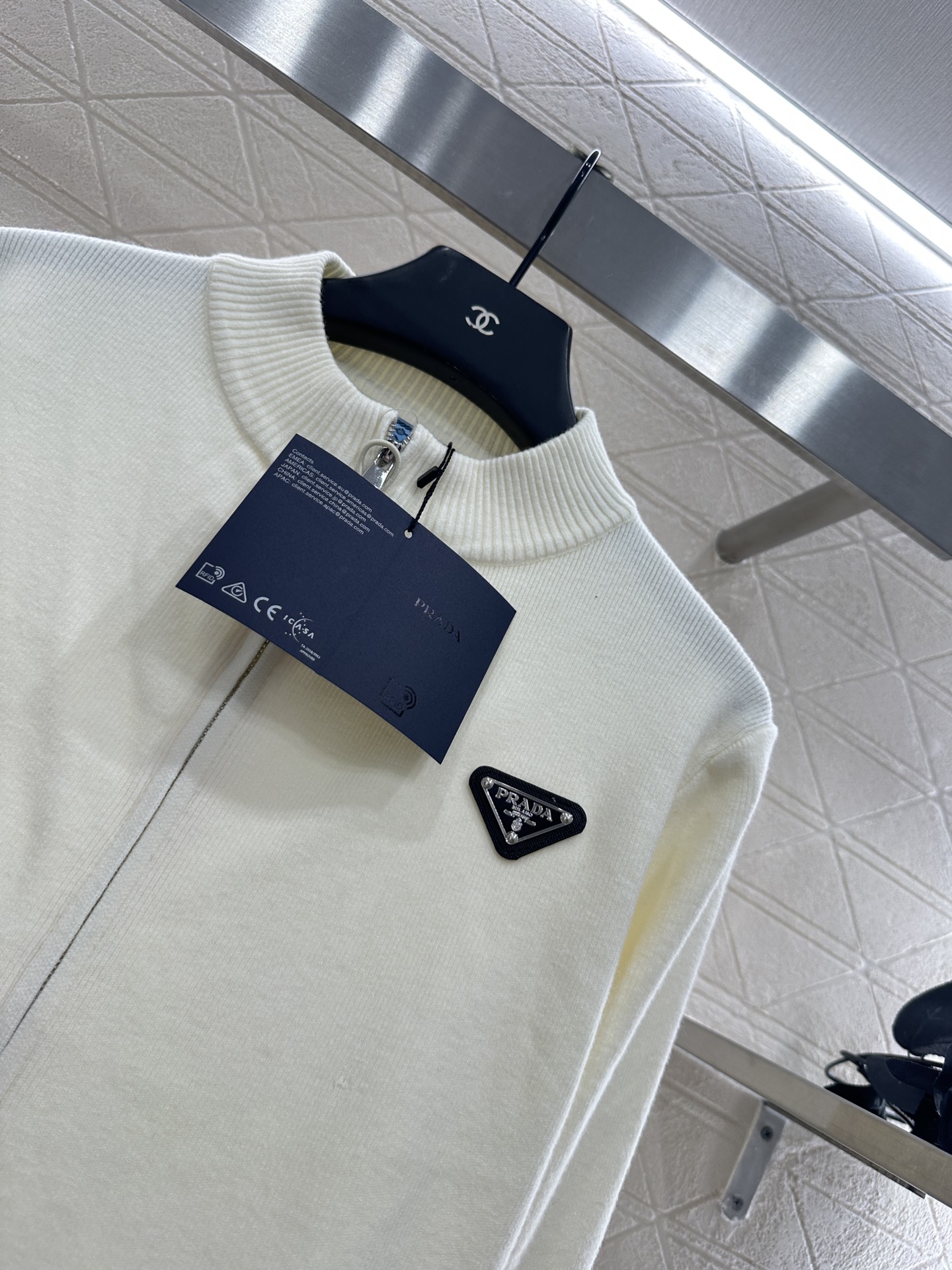 ♥Prad*♥2025新品上架 拉链针织外套定制YB羊绒羊毛纱线织造，质感高级，舒适柔软，拉链针织外套剪