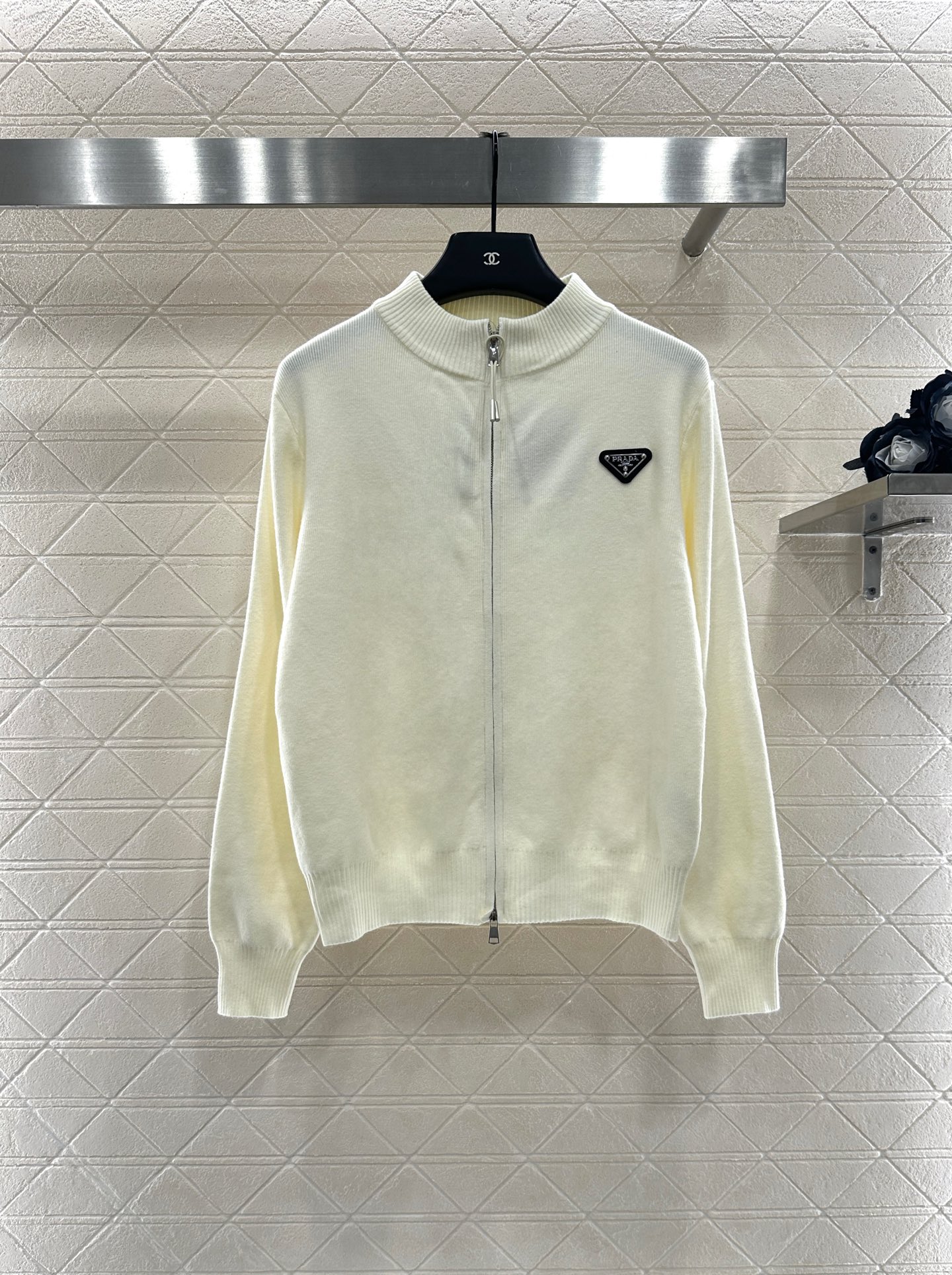 ♥Prad*♥2025新品上架 拉链针织外套定制YB羊绒羊毛纱线织造，质感高级，舒适柔软，拉链针织外套剪