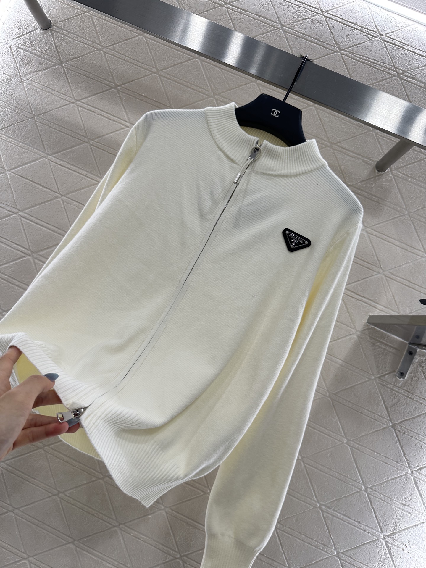 ♥Prad*♥2025新品上架 拉链针织外套定制YB羊绒羊毛纱线织造，质感高级，舒适柔软，拉链针织外套剪