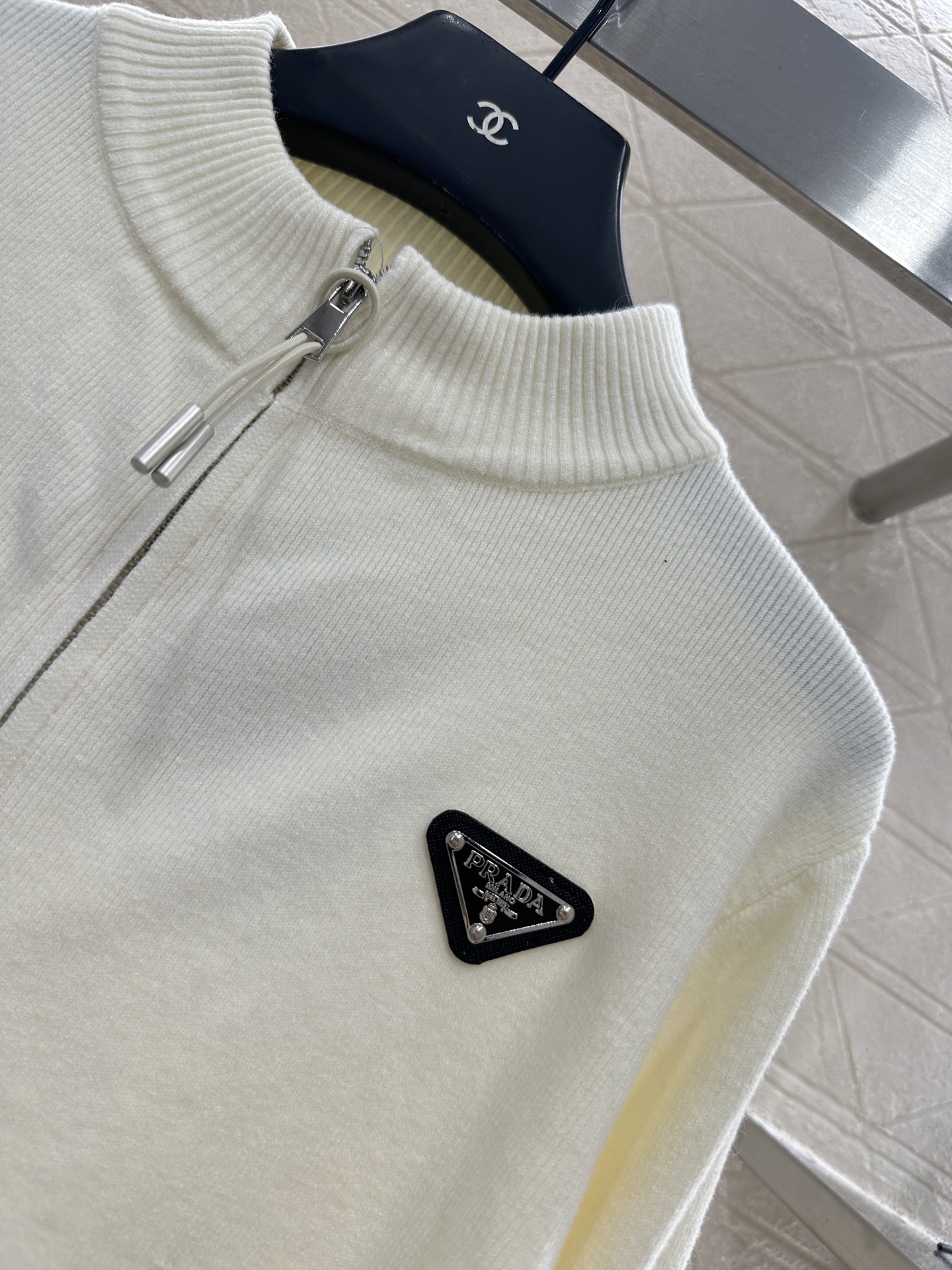 ♥Prad*♥2025新品上架 拉链针织外套定制YB羊绒羊毛纱线织造，质感高级，舒适柔软，拉链针织外套剪