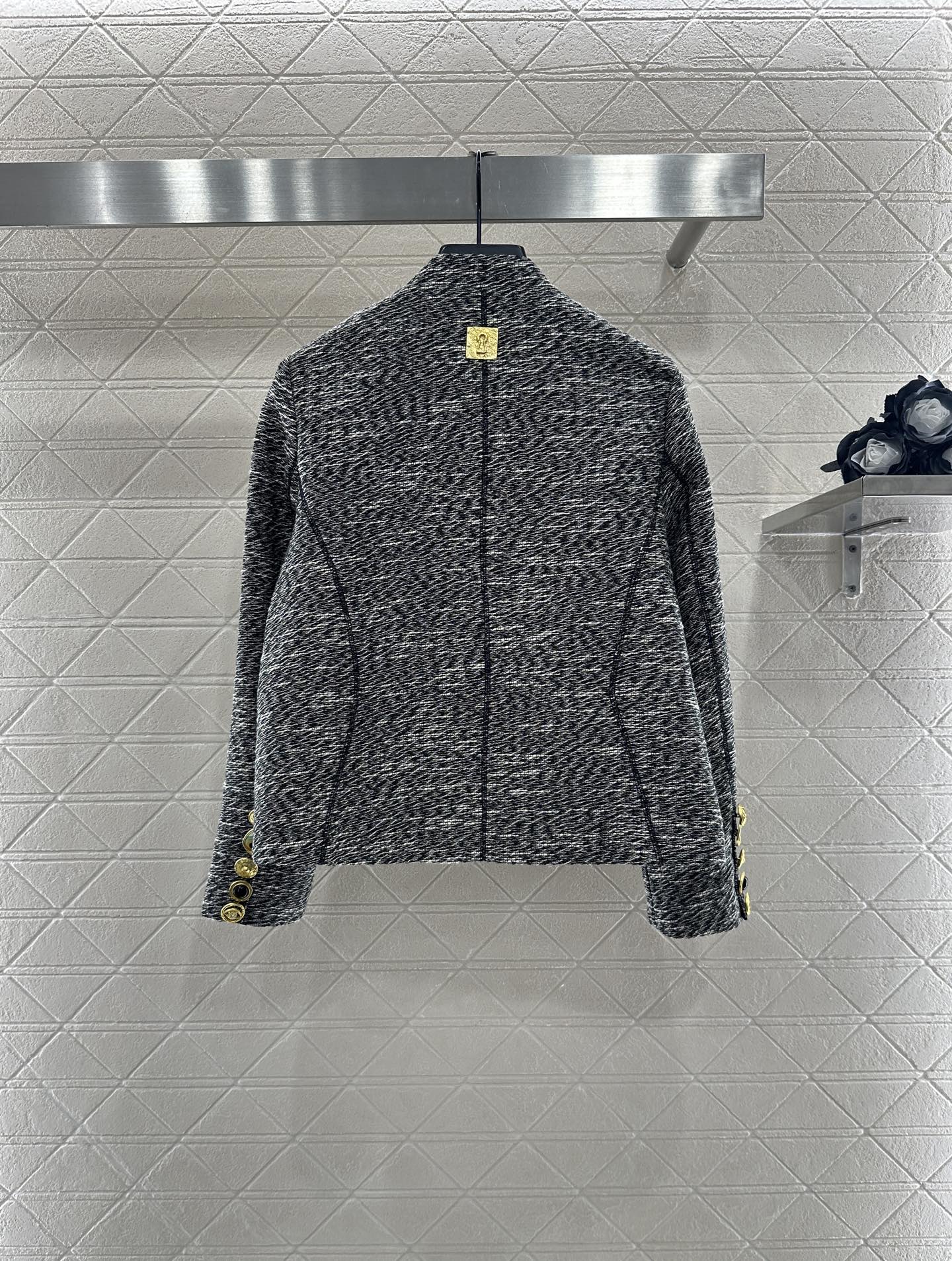 ♥Sch*♥2025新品上架 正肩翻领外套定制YB精仿羊毛材质，质感品相绝佳，常规立领毛呢外套，经久不衰