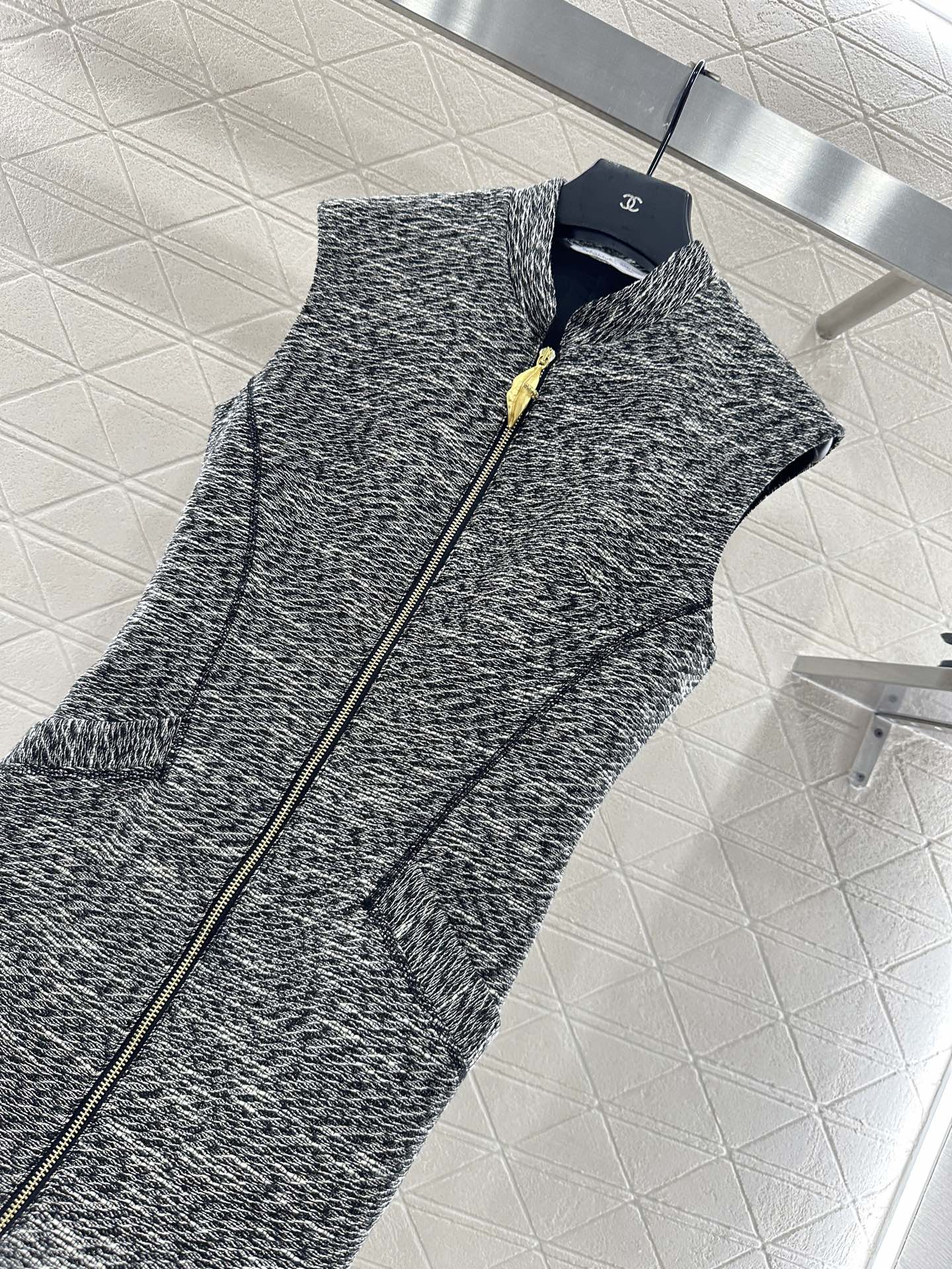 ♥Sch*♥2025新品上架 无袖立领长款拉链连衣裙定制YB精仿羊毛材质，质感品相绝佳，长款无袖拉链连衣