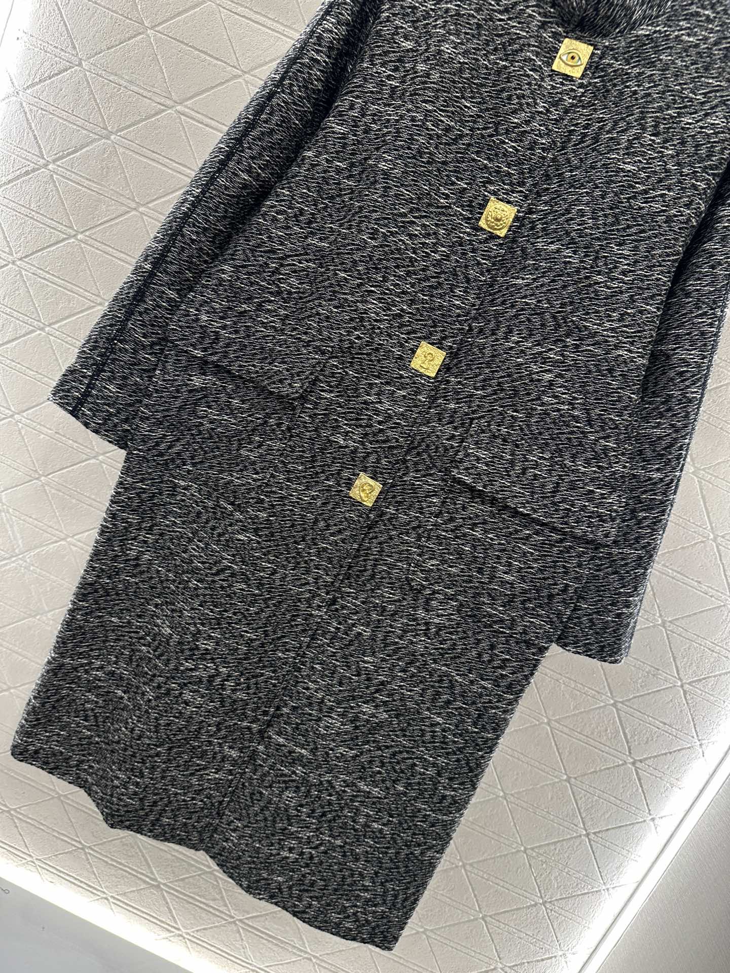 ♥Sch*♥2025新品上架 正肩翻领茧形长款大衣定制YB精仿羊毛材质，质感品相绝佳，长款翻领毛呢大衣，