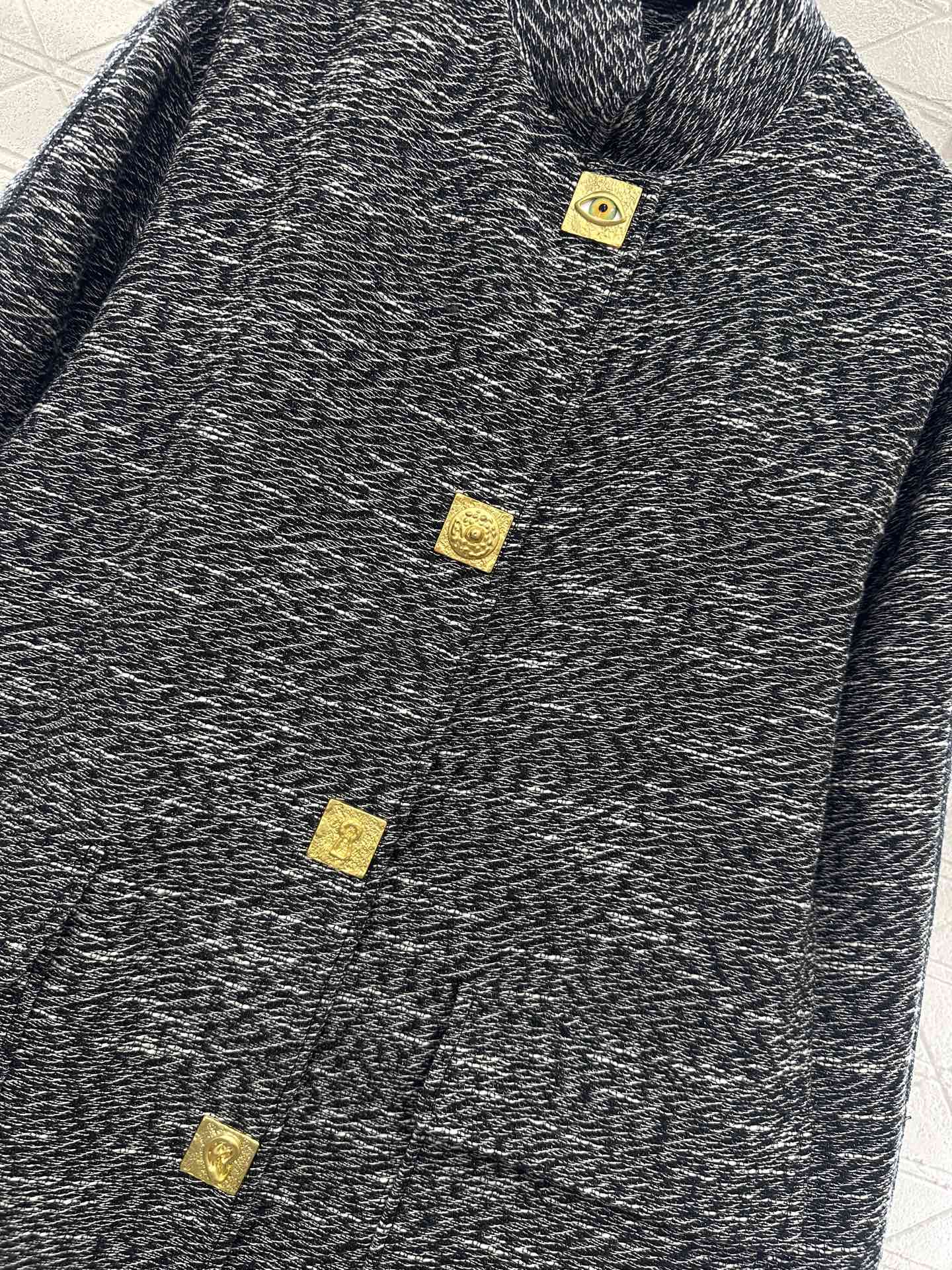 ♥Sch*♥2025新品上架 正肩翻领茧形长款大衣定制YB精仿羊毛材质，质感品相绝佳，长款翻领毛呢大衣，