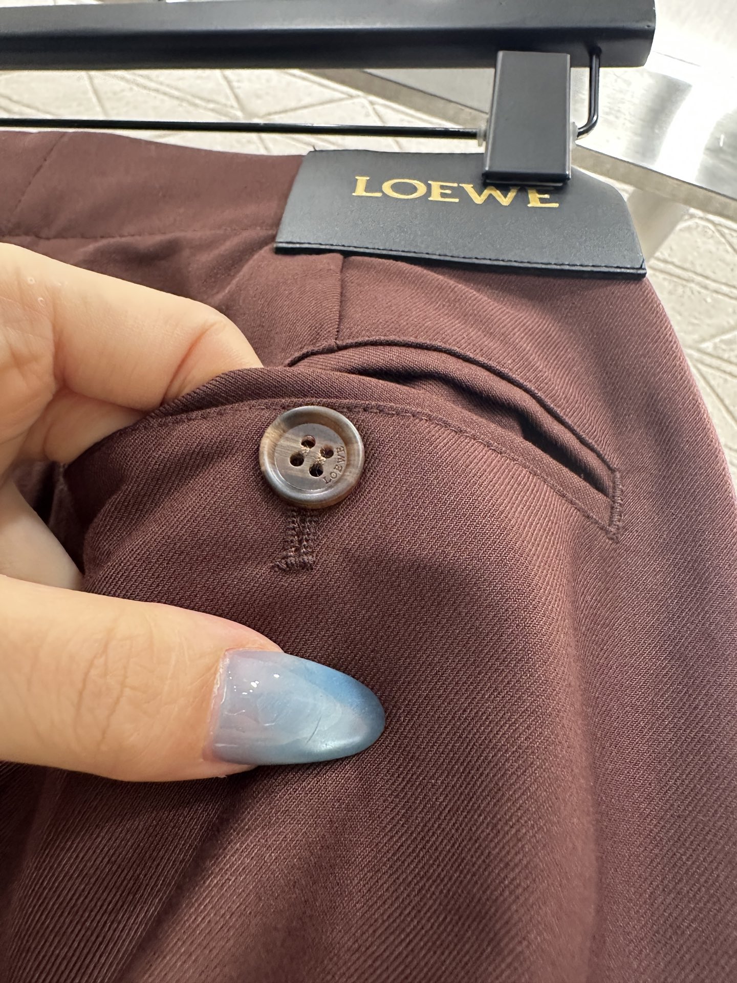 ♥Loew*♥2025新品上架 皮扣褶皱长裤定制YB进口材质，质感光泽，垂顺有型，褶皱长裤剪裁，腰间褶皱