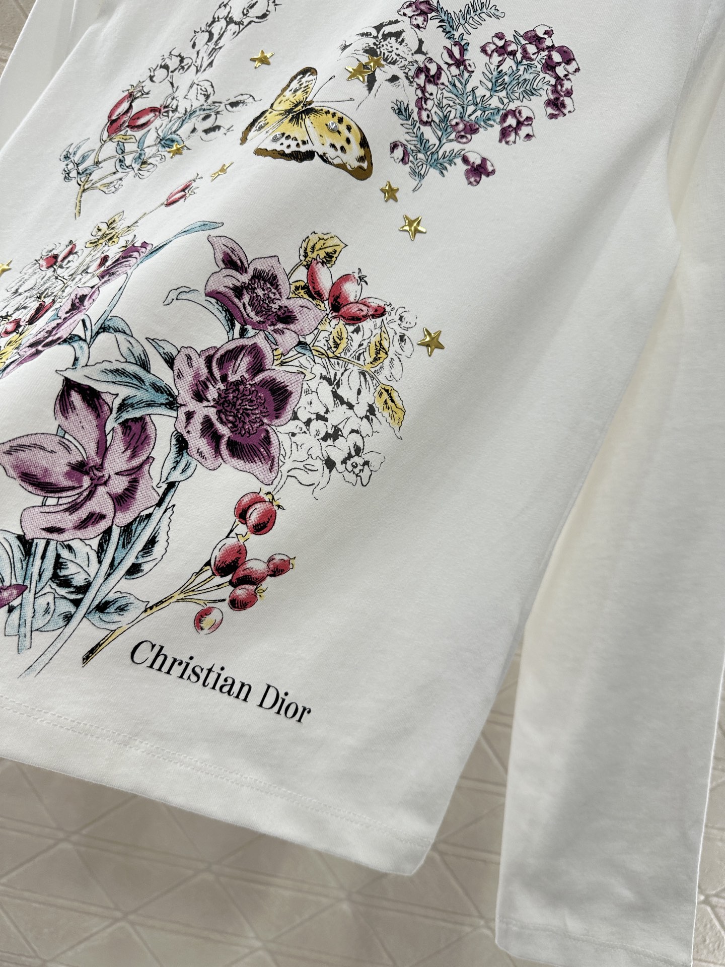 ♥Dio*♥2025新品上架 圆领印花上衣定制YB斜纹全棉材质，质感高级，柔软舒适，常规长袖上衣裁剪，采