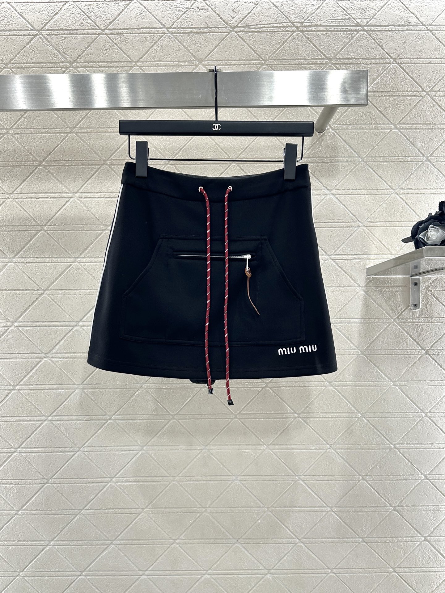 ♥Miumi*♥2025新品上架 连帽外套短裙套装定制YB进口人棉材质，舒适透气 挺括有型，连帽拉链外套