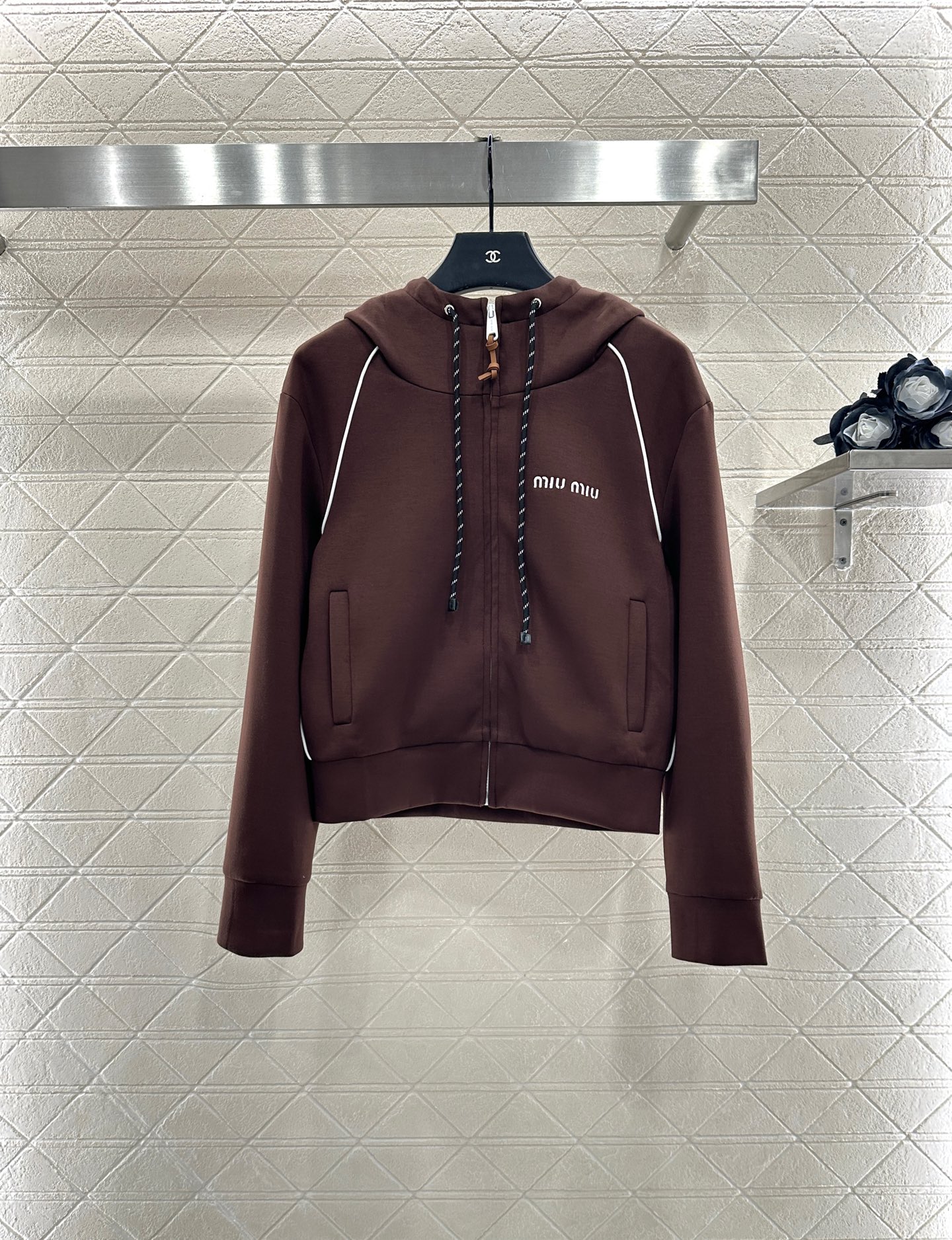 ♥Miumi*♥2025新品上架 连帽外套短裙套装定制YB进口人棉材质，舒适透气 挺括有型，连帽拉链外套