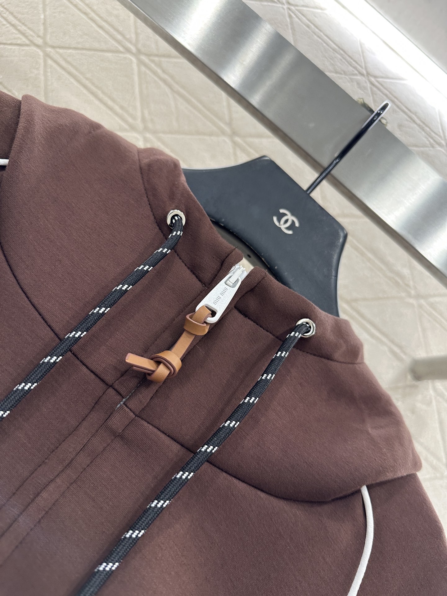 ♥Miumi*♥2025新品上架 连帽外套短裙套装定制YB进口人棉材质，舒适透气 挺括有型，连帽拉链外套