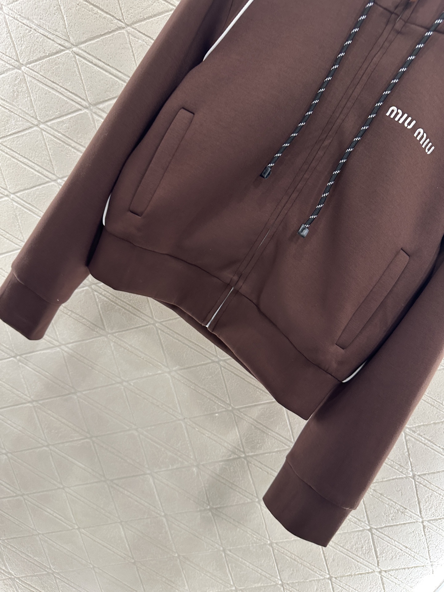 ♥Miumi*♥2025新品上架 连帽外套短裙套装定制YB进口人棉材质，舒适透气 挺括有型，连帽拉链外套