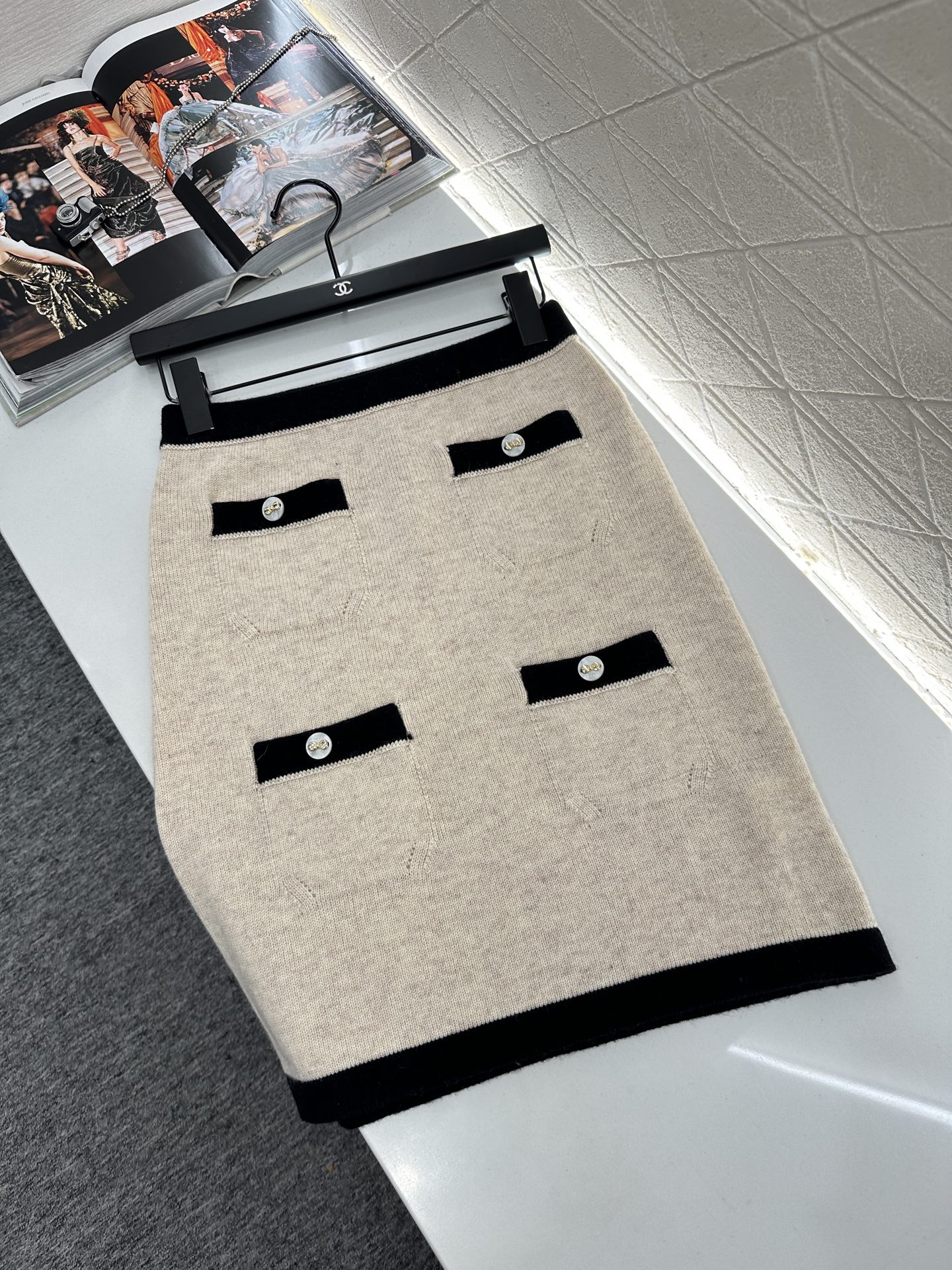 ♥Chane*♥2025新品上架 撞色口袋针织长袖短裙套装定制YB羊绒纱线织造，质感光泽，柔软亲肤，圆领