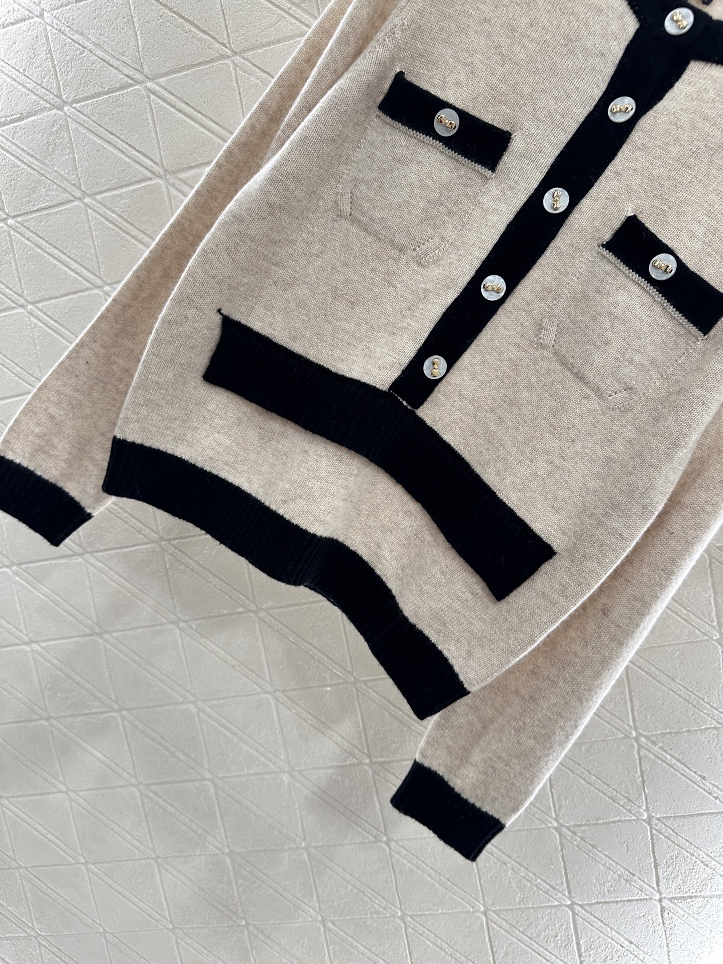 ♥Chane*♥2025新品上架 撞色口袋针织长袖短裙套装定制YB羊绒纱线织造，质感光泽，柔软亲肤，圆领