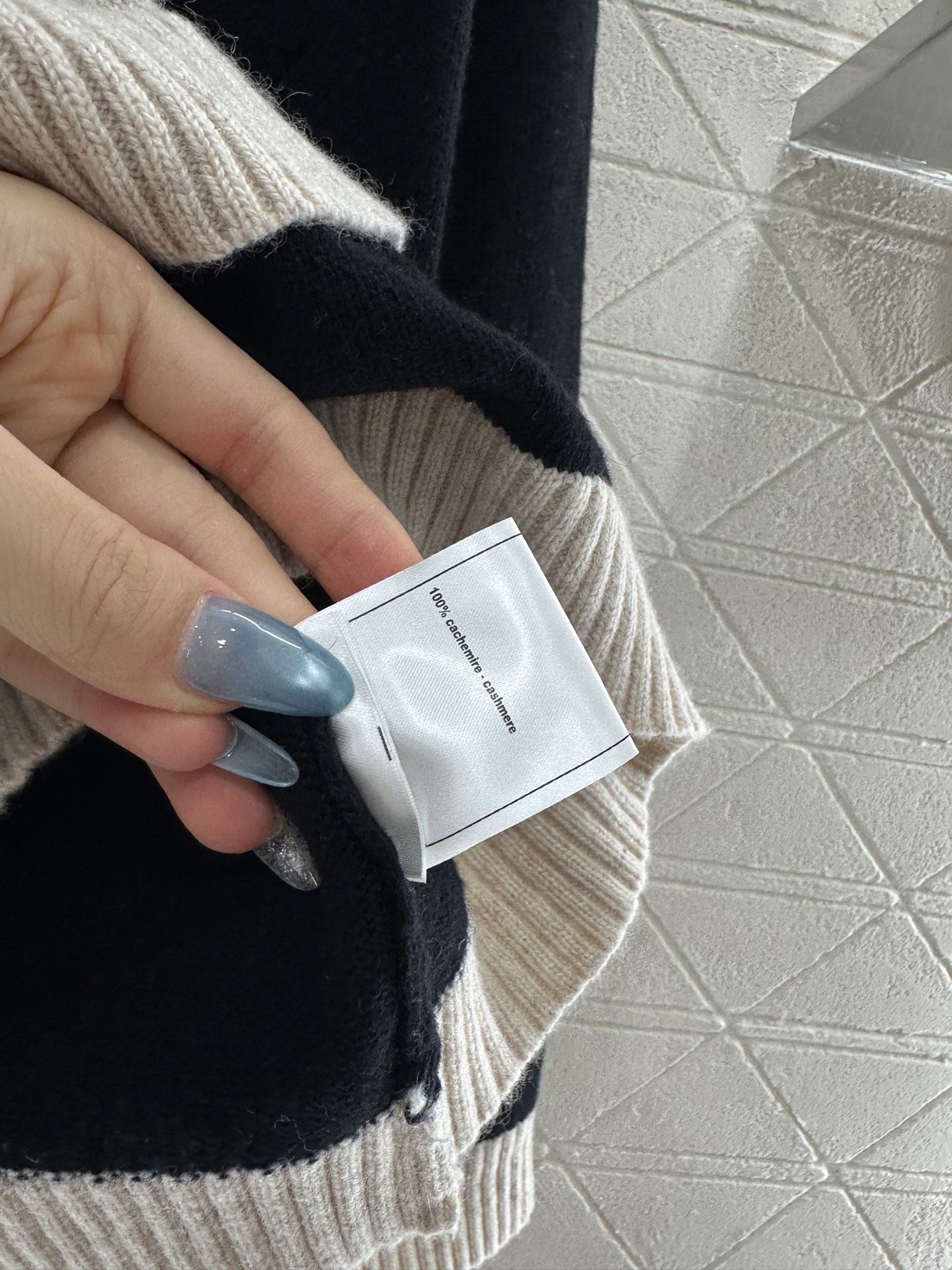 ♥Chane*♥2025新品上架 撞色口袋针织长袖短裙套装定制YB羊绒纱线织造，质感光泽，柔软亲肤，圆领