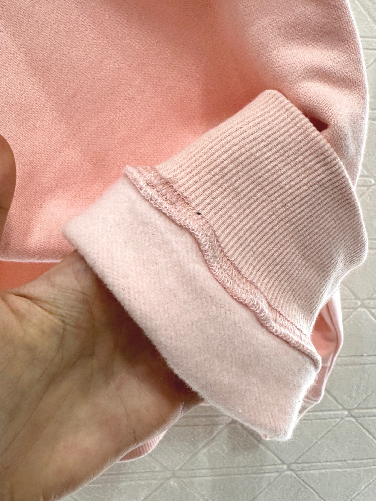 ♥Gucc*♥2025新品上架 圆领立体徽标卫衣定制YB原生全棉材质，内里磨绒处理，保暖亲肤，久洗不易变