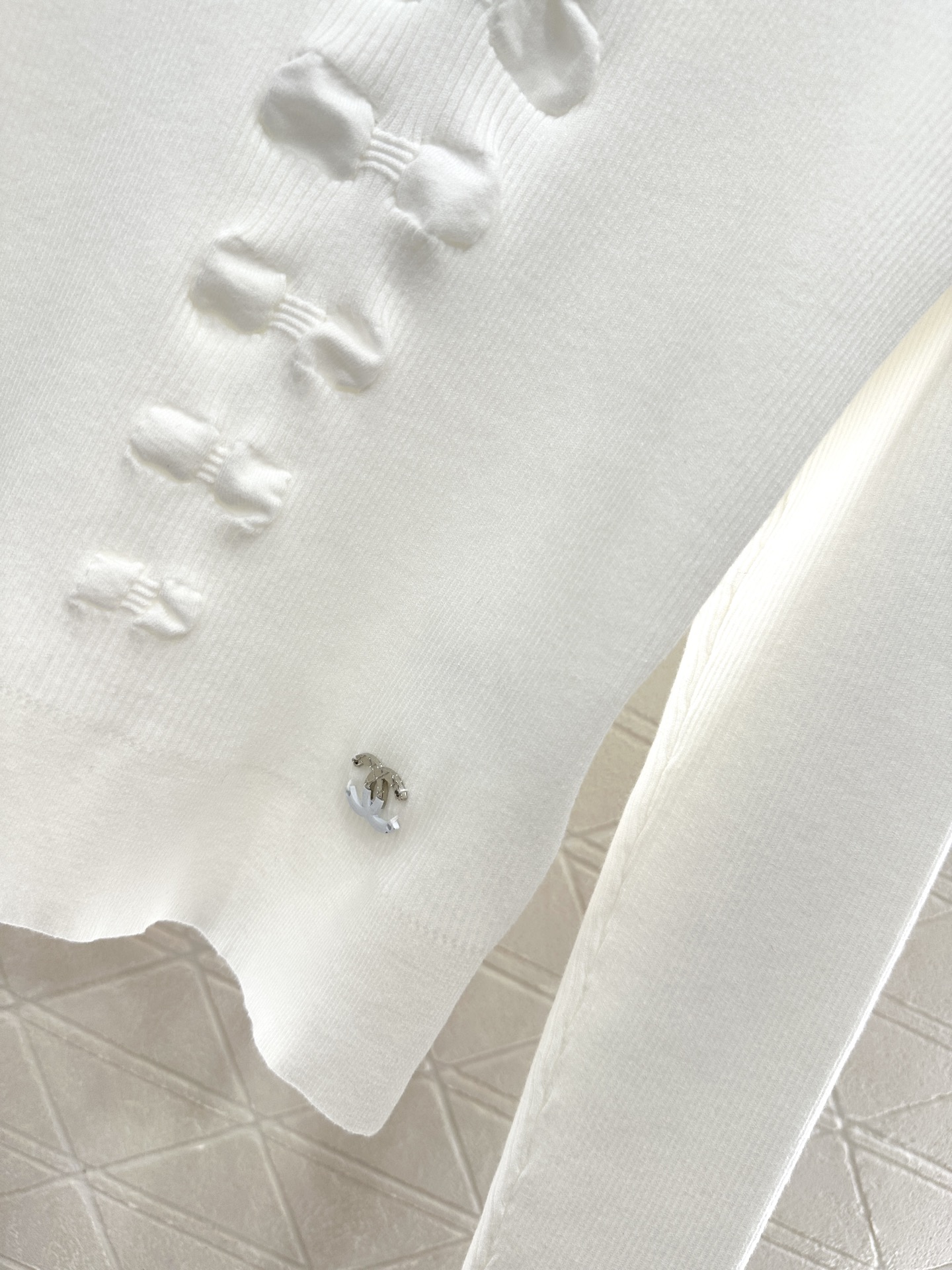 ♥Chane*♥2025新品上架 蝴蝶结高领长袖毛衣定制YB棉毛纱线织造，柔软细腻，质感舒适，高领领针织