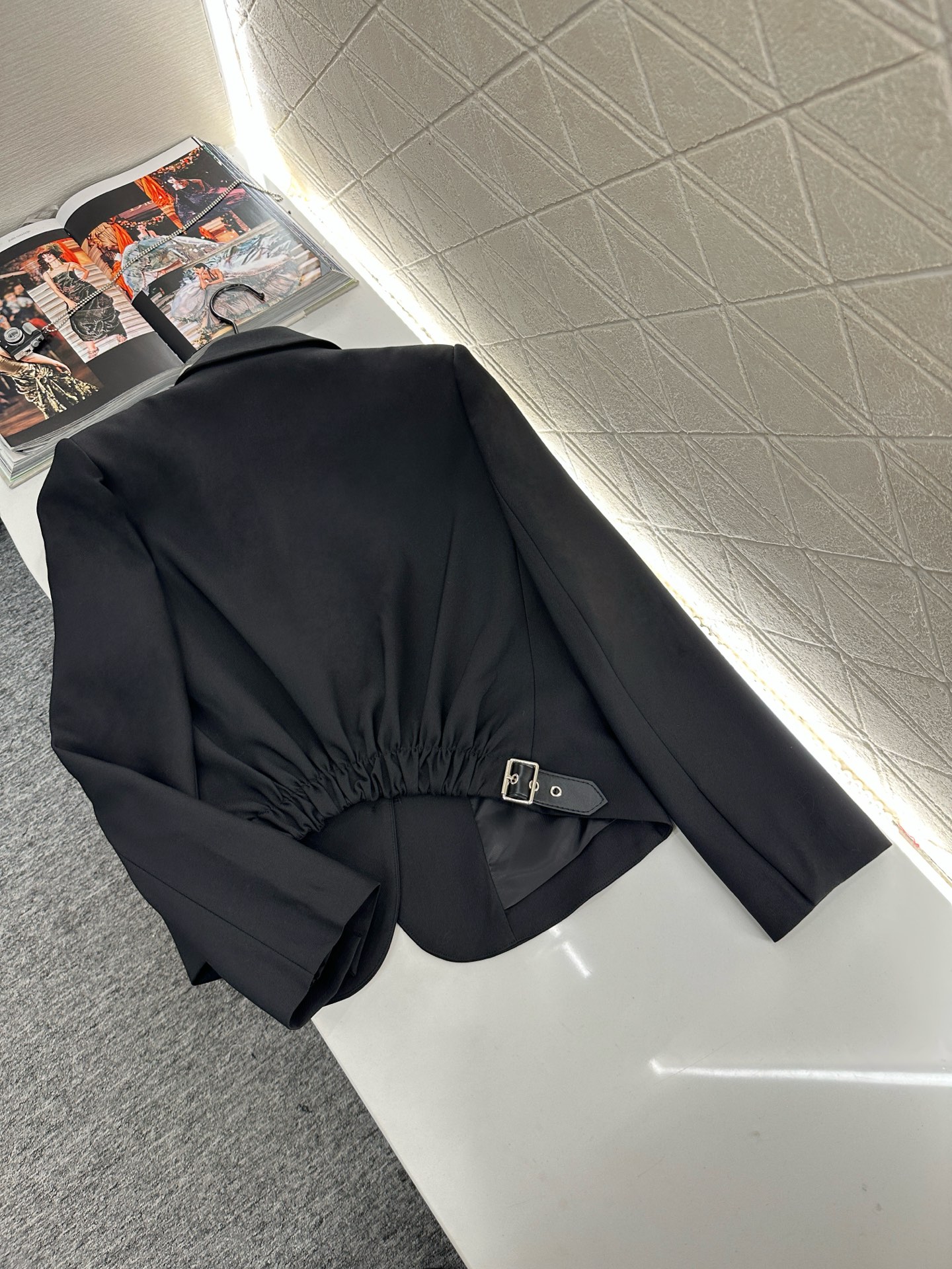 ♥Loew*♥2025新品上架 弹力褶皱西装外套中长裤套装定制YB进口材质 质感光泽高级 垂顺有型 正肩