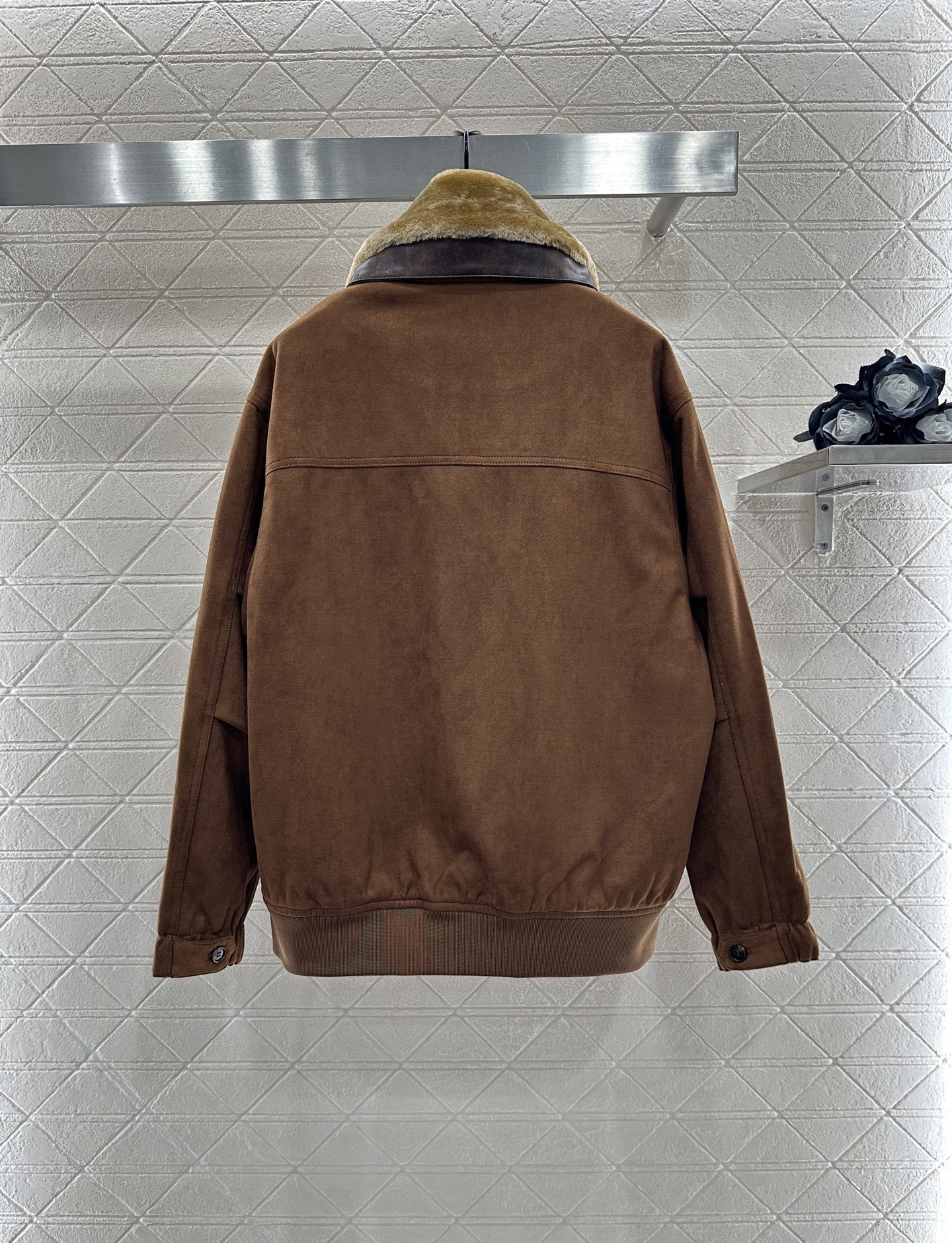 ♥Miumi*♥2025新品上架 可拆卸毛领棉服外套定制YB羊皮革材质 工艺处理,呈现磨毛视觉体验,内里