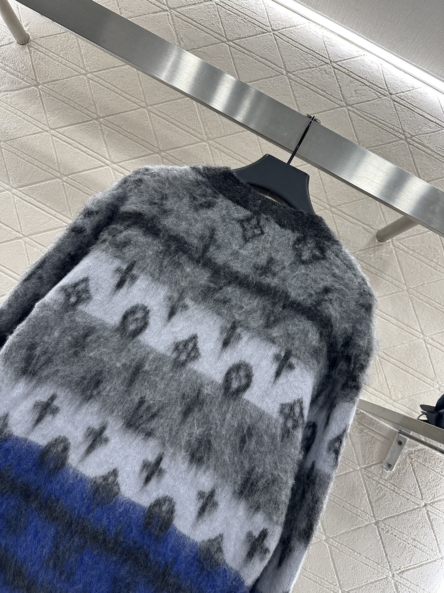 ♥Louis vuitto*♥2025新品上架 提花撞色马海毛开衫定制YB进口马海毛材质，质感高级，穿搭