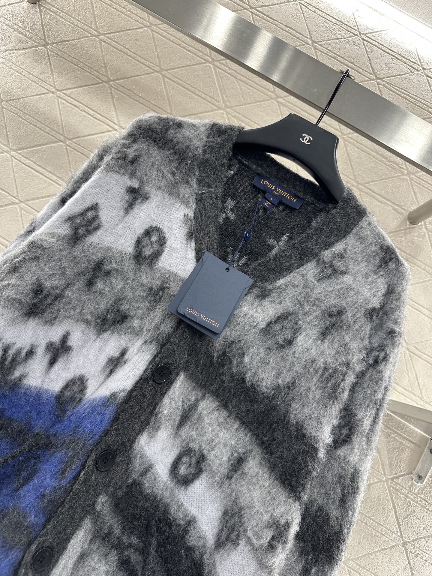 ♥Louis vuitto*♥2025新品上架 提花撞色马海毛开衫定制YB进口马海毛材质，质感高级，穿搭