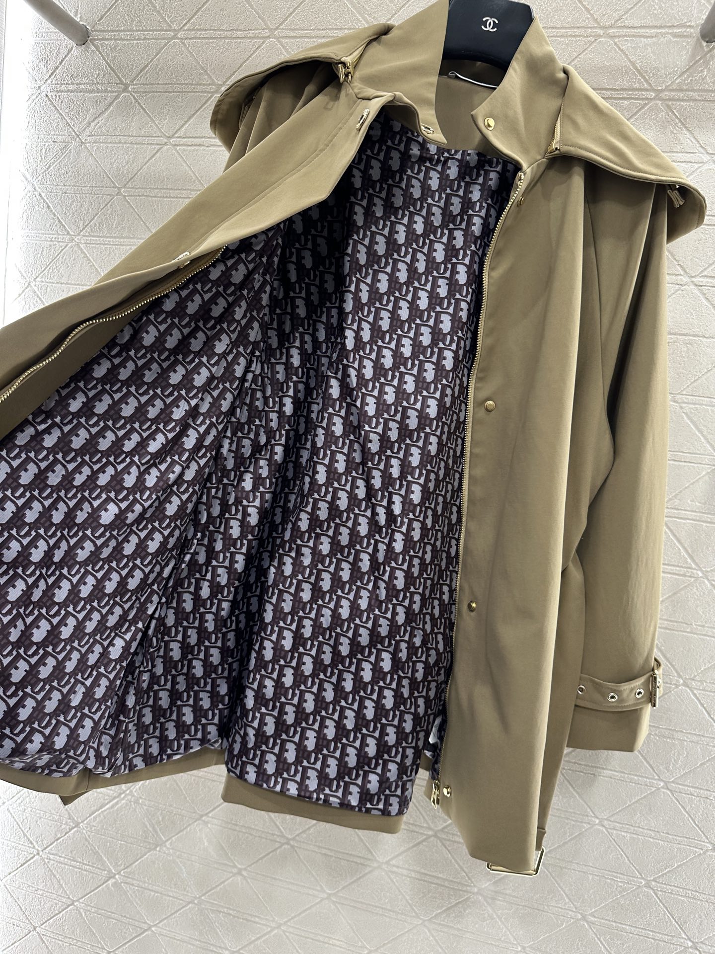 ♥Dio*♥2025新品上架 可拆卸连帽风衣外套定制YB进口防风防污风衣材质，呈现挺阔有型穿搭风格，连帽