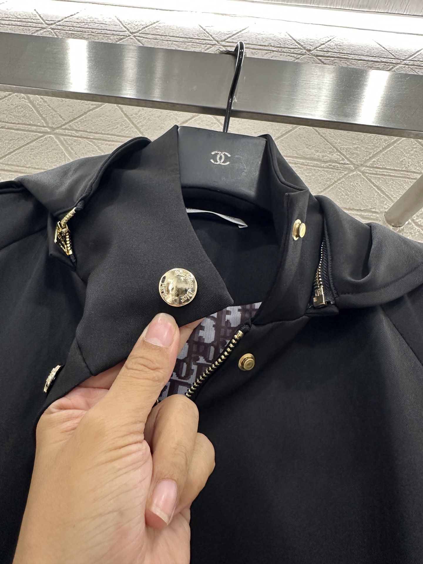 ♥Dio*♥2025新品上架 可拆卸连帽风衣外套定制YB进口防风防污风衣材质，呈现挺阔有型穿搭风格，连帽