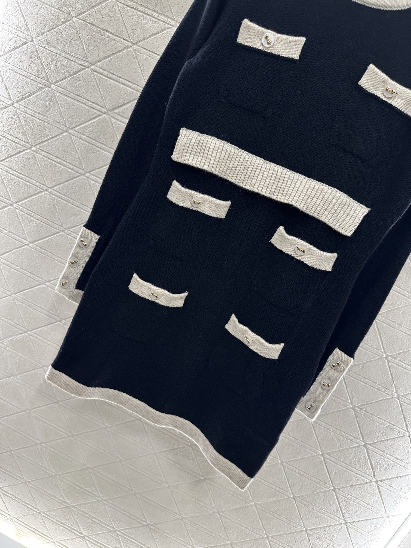 ♥Chane*♥2025新品上架 撞色口袋针织连衣裙定制YB羊绒纱线织造，质感光泽，柔软亲肤，圆领针织连