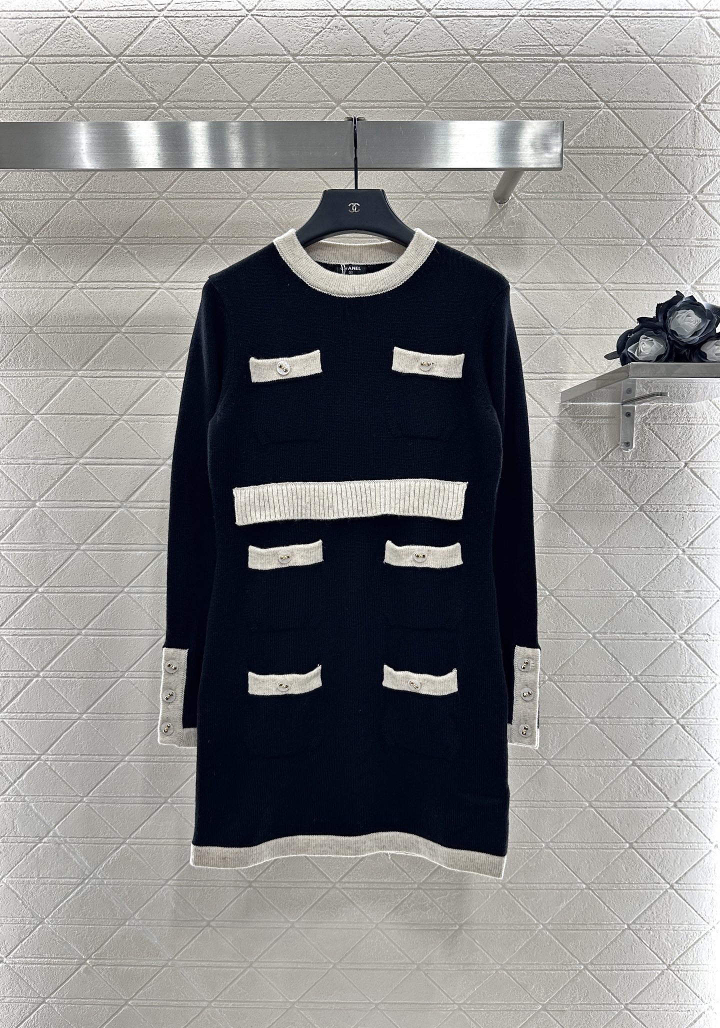 ♥Chane*♥2025新品上架 撞色口袋针织连衣裙定制YB羊绒纱线织造，质感光泽，柔软亲肤，圆领针织连