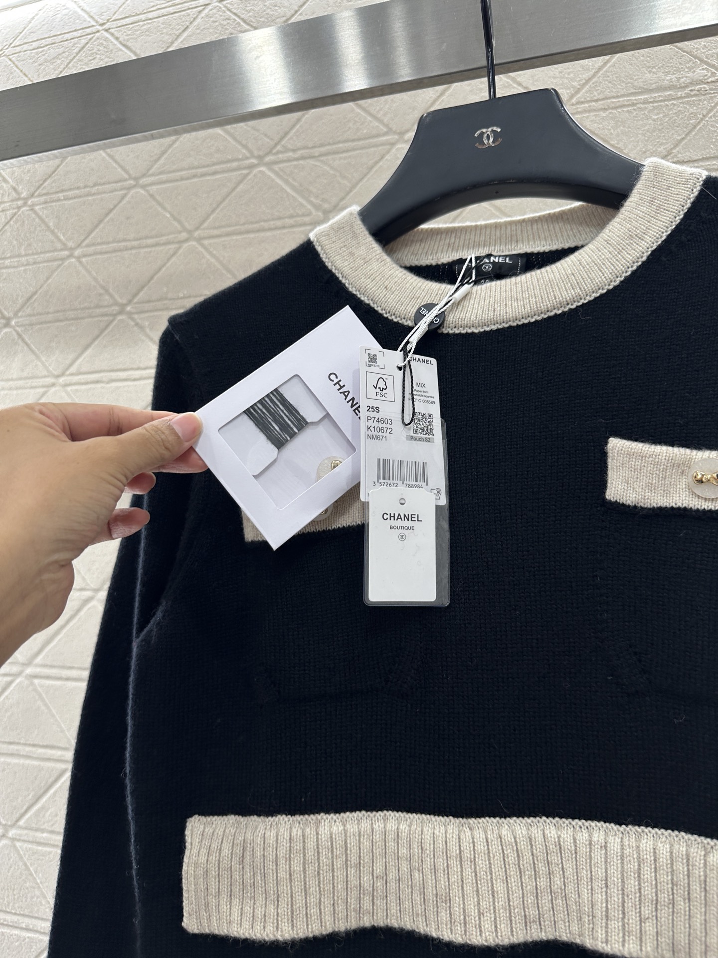 ♥Chane*♥2025新品上架 撞色口袋针织连衣裙定制YB羊绒纱线织造，质感光泽，柔软亲肤，圆领针织连